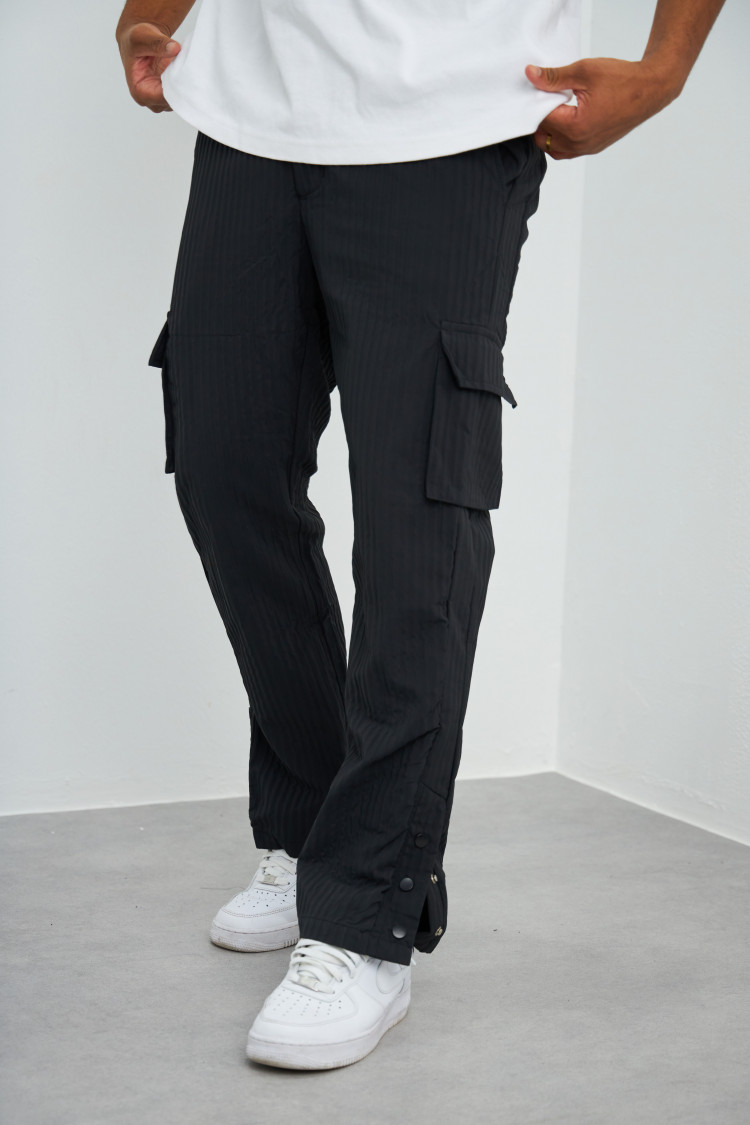 Pantalon noir à poches plissé