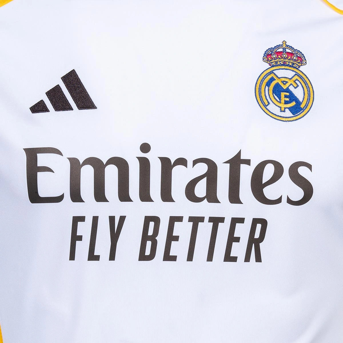 Camisola adidas Real Madrid Primeiro Equipamento 2025-2026 Criança Carvajal + Emblema