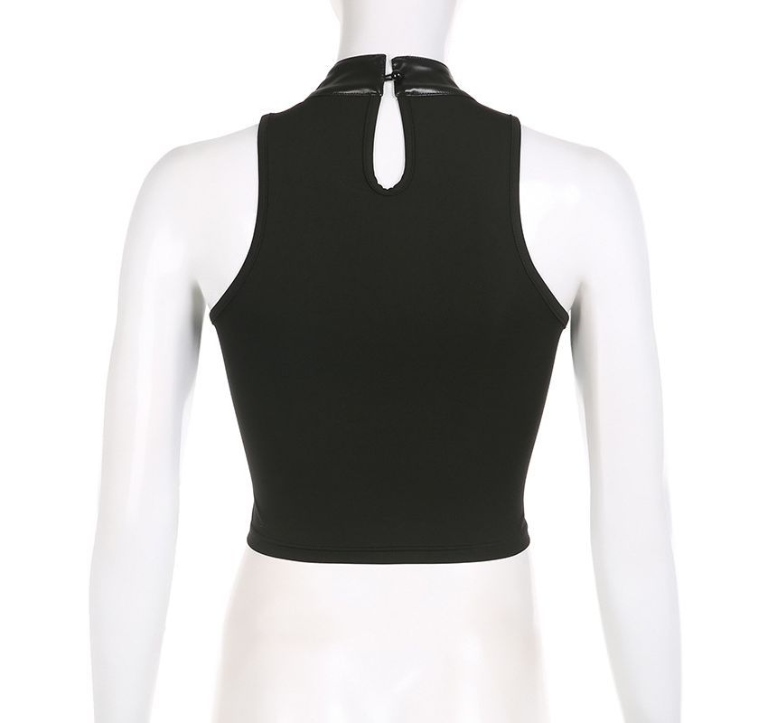 Trisica - Mouwloze crop top van imitatieleer met opstaande kraag