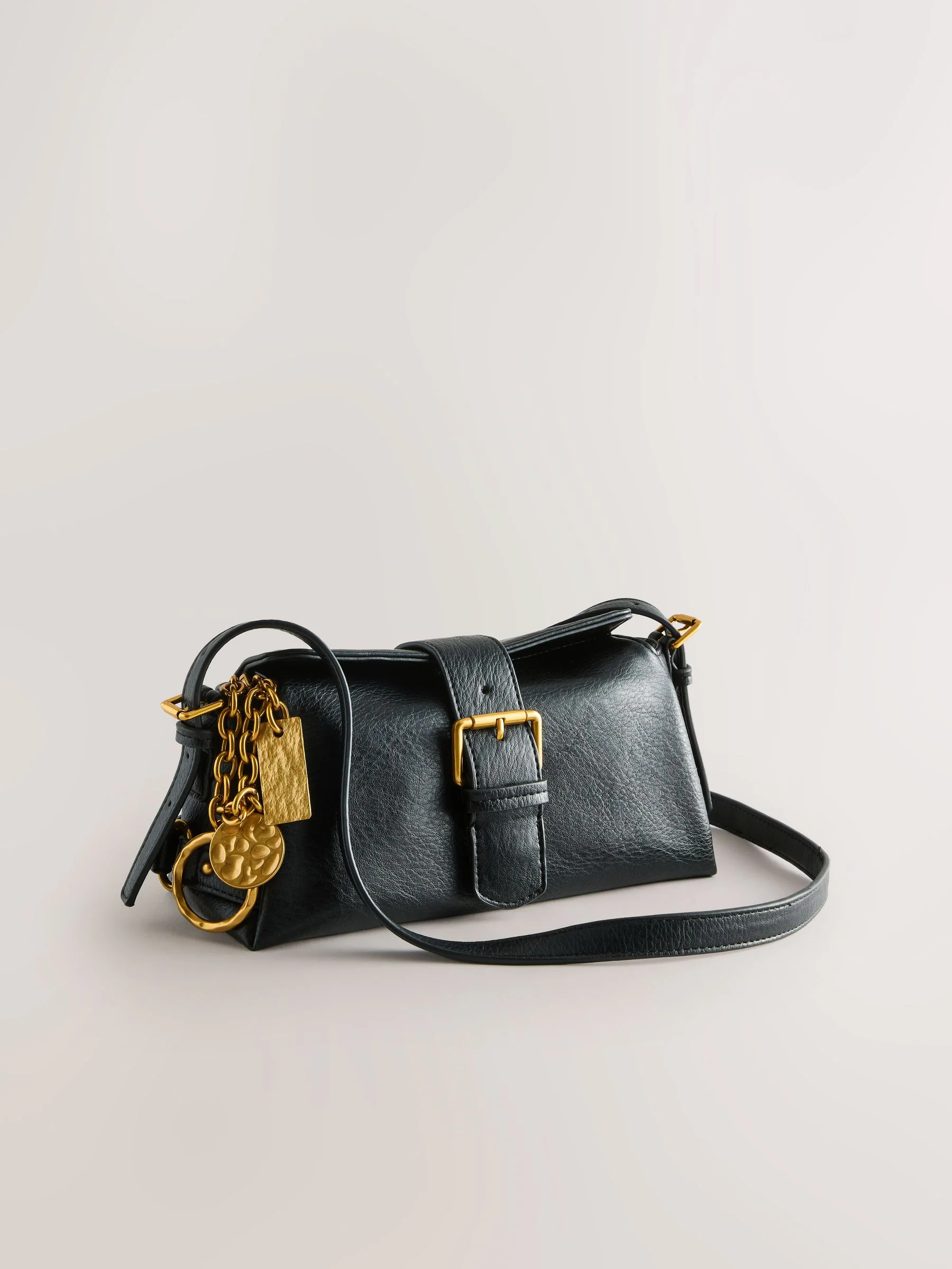 Zwart - Charm Cross-Body Buckle Bag