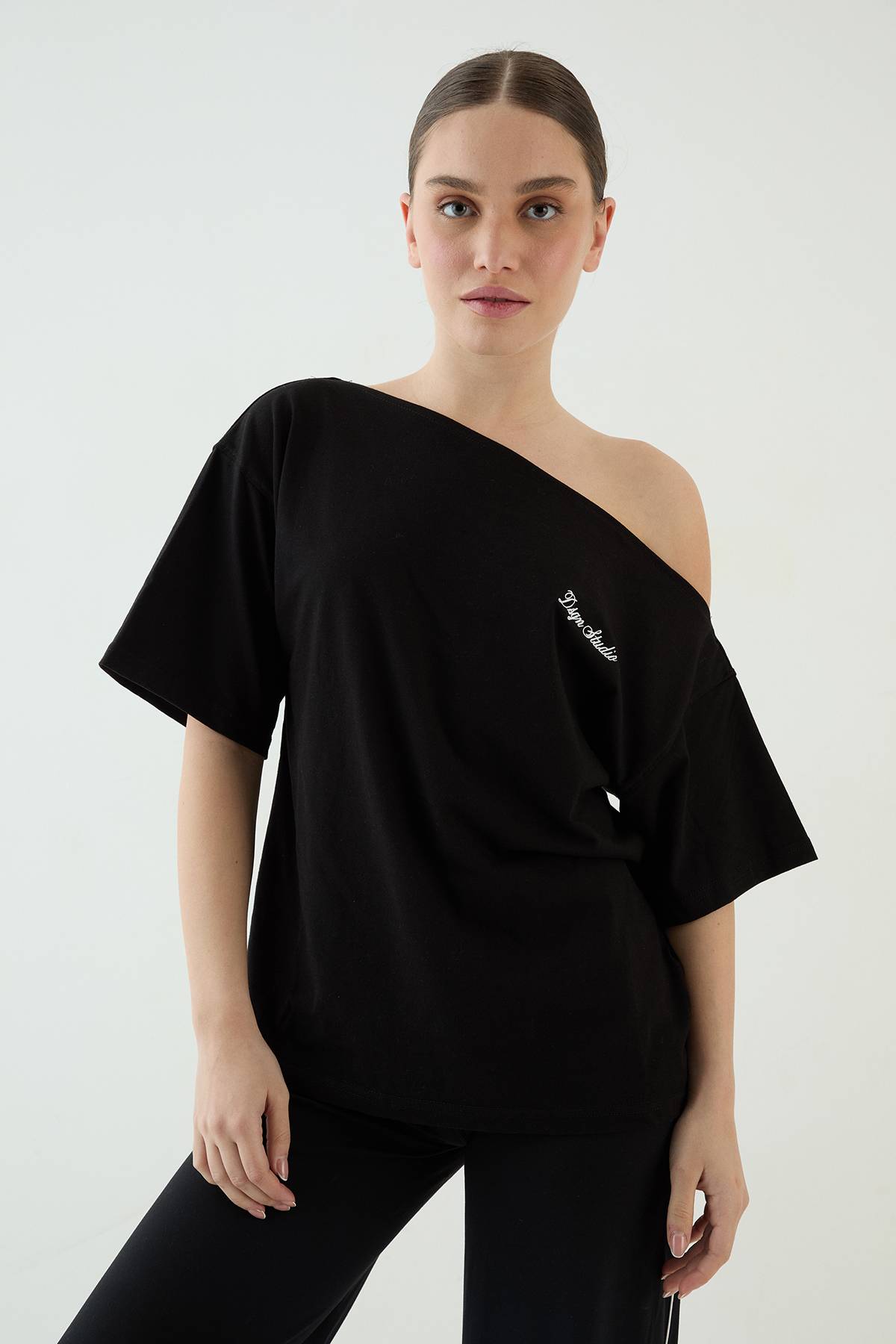 T-shirt À Épaule Dénudée Script Dsgn Studio
