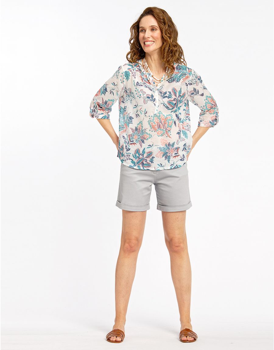 Short gris pour l'été