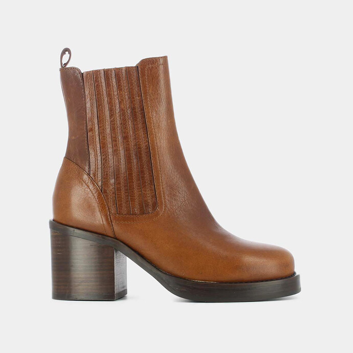 Boots à talons épais, bouts carrés et élastiques  en cuir cognac