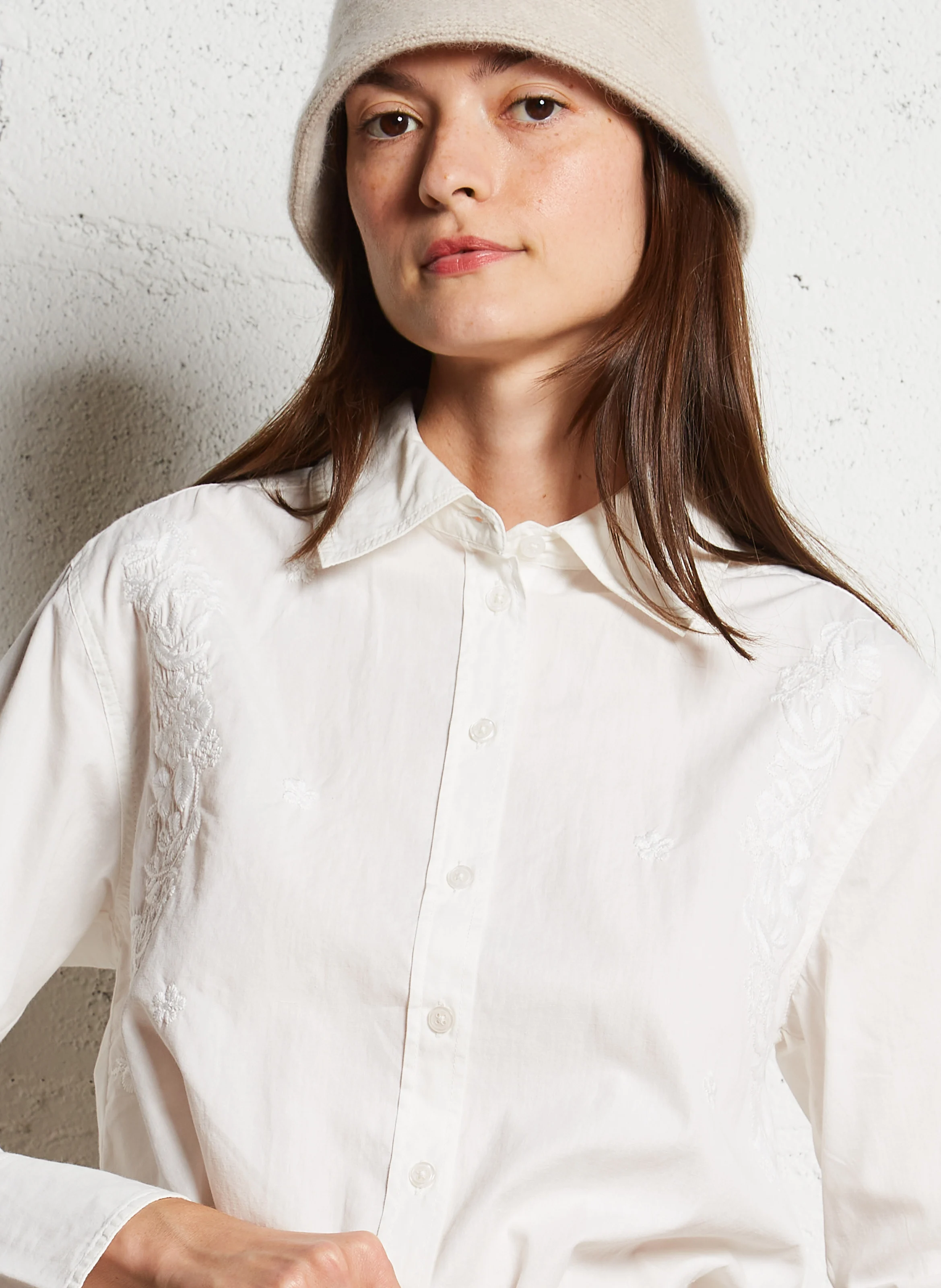 LUCINDA - Chemise col classique droit en coton brodé | Blanc