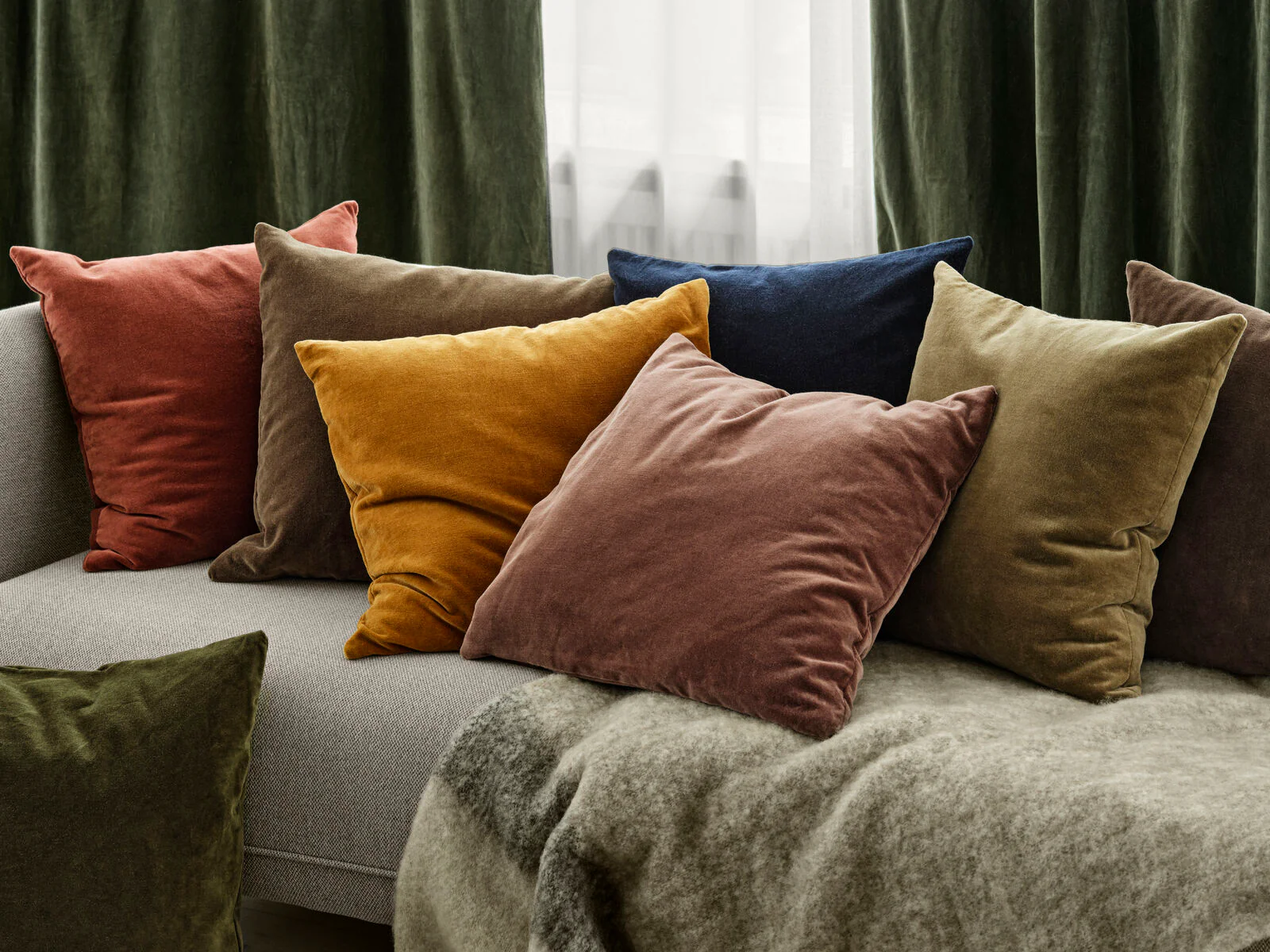Cozy Living  Velvet Soft pyntepude, Cumin - 50x50 cm.