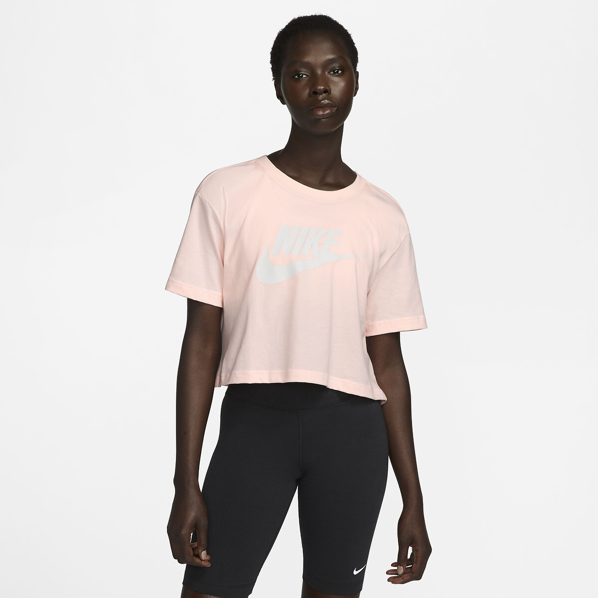 NIKE<br>Top cropped Sportswear Essential com logo