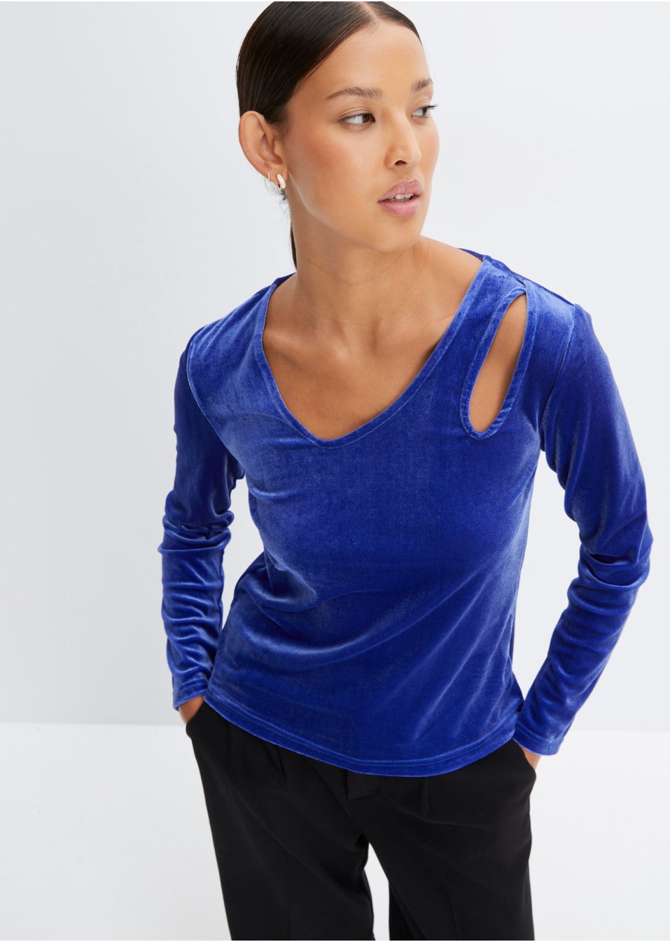 T-shirt en velours avec découpe