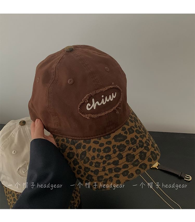 Alpha Kiss - Cap met luipaardprint en letters