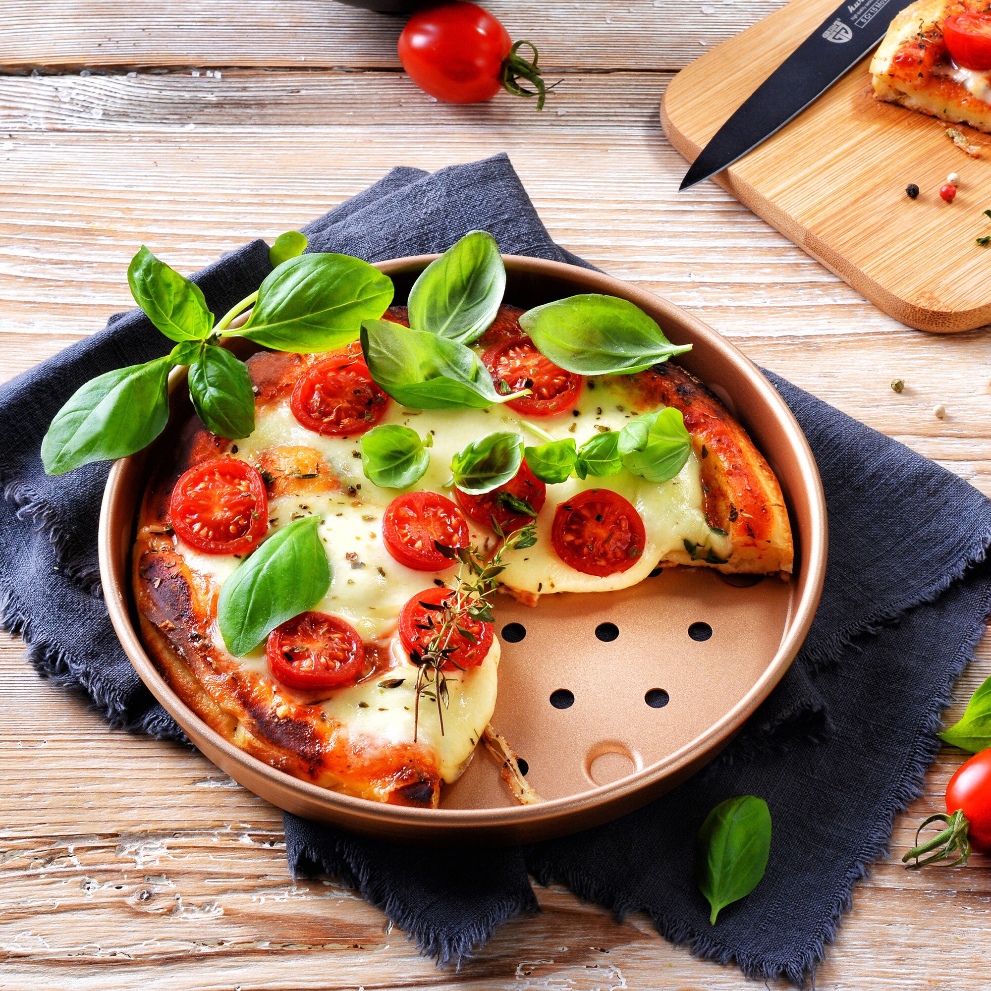 GRÄWE Pizzablech antihaftbeschichtet, gelocht