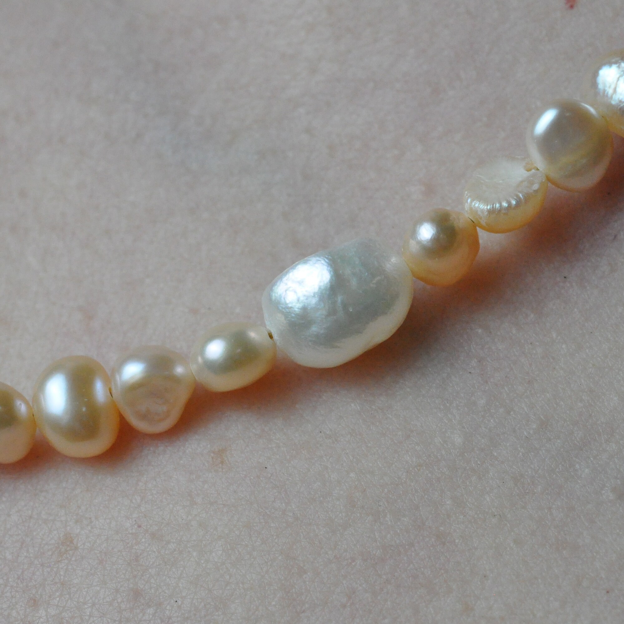 Steuer Modeschmuck Kette Süßwasserperlkette weiß/pfirsich/goldfarben