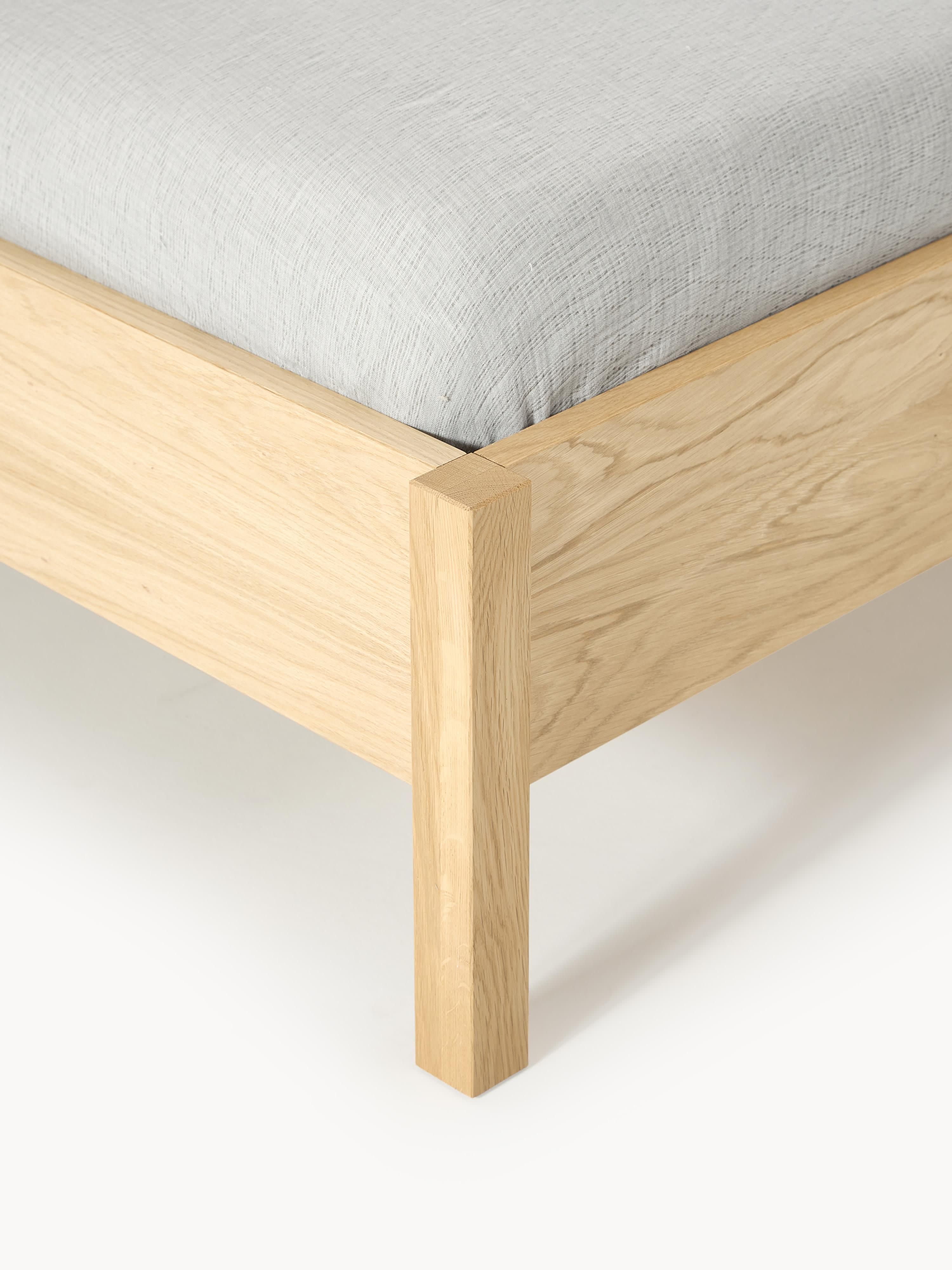 Houten bed Jones met hoofdeinde van bouclé