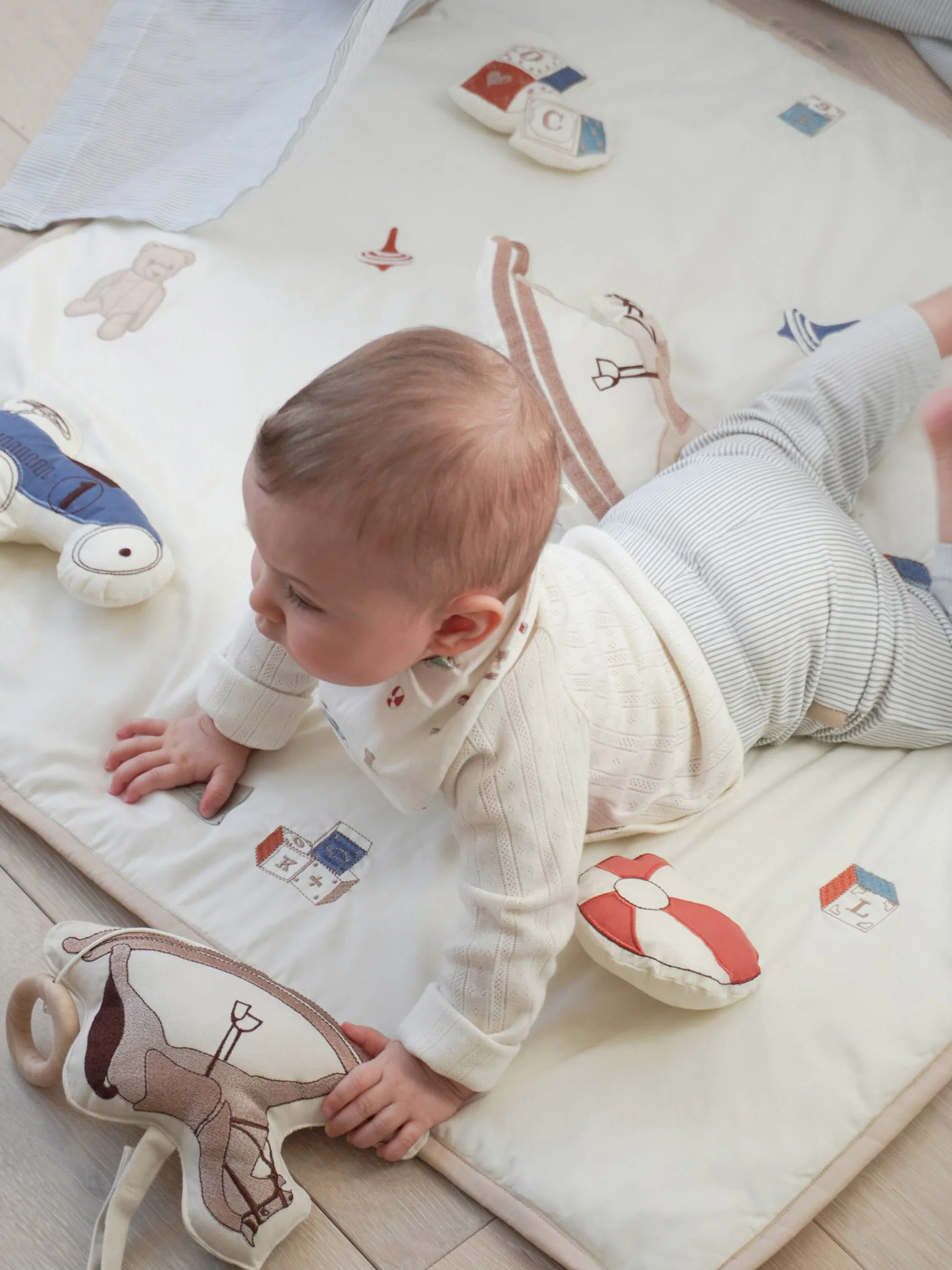 Babymobiel Vintage Toys van biokatoen