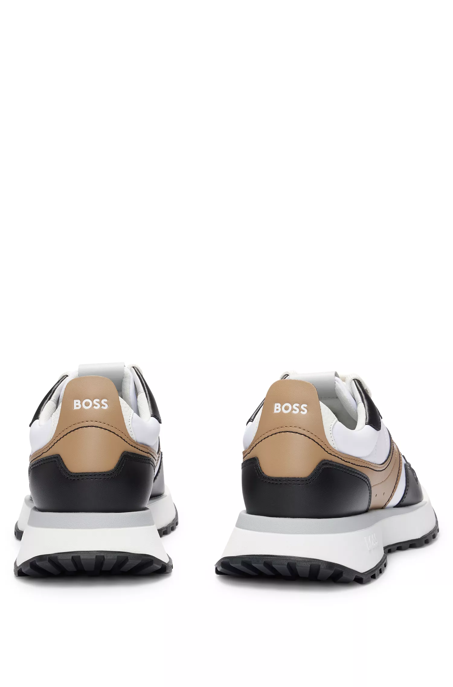 Tênis BOSS pretos em materiais mistos nas cores exclusivas.