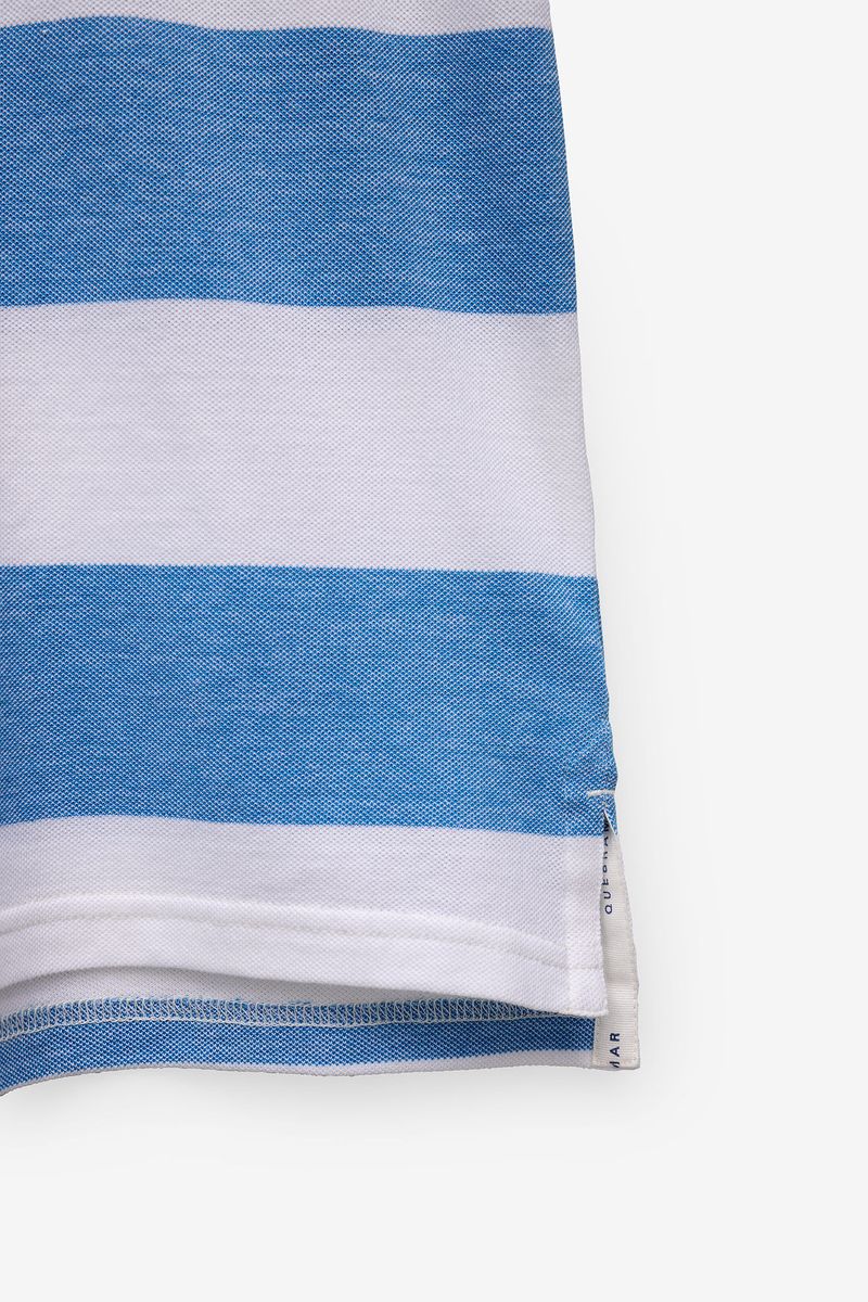 T-SHIRT EM PIQUET COM RISCAS LARGA