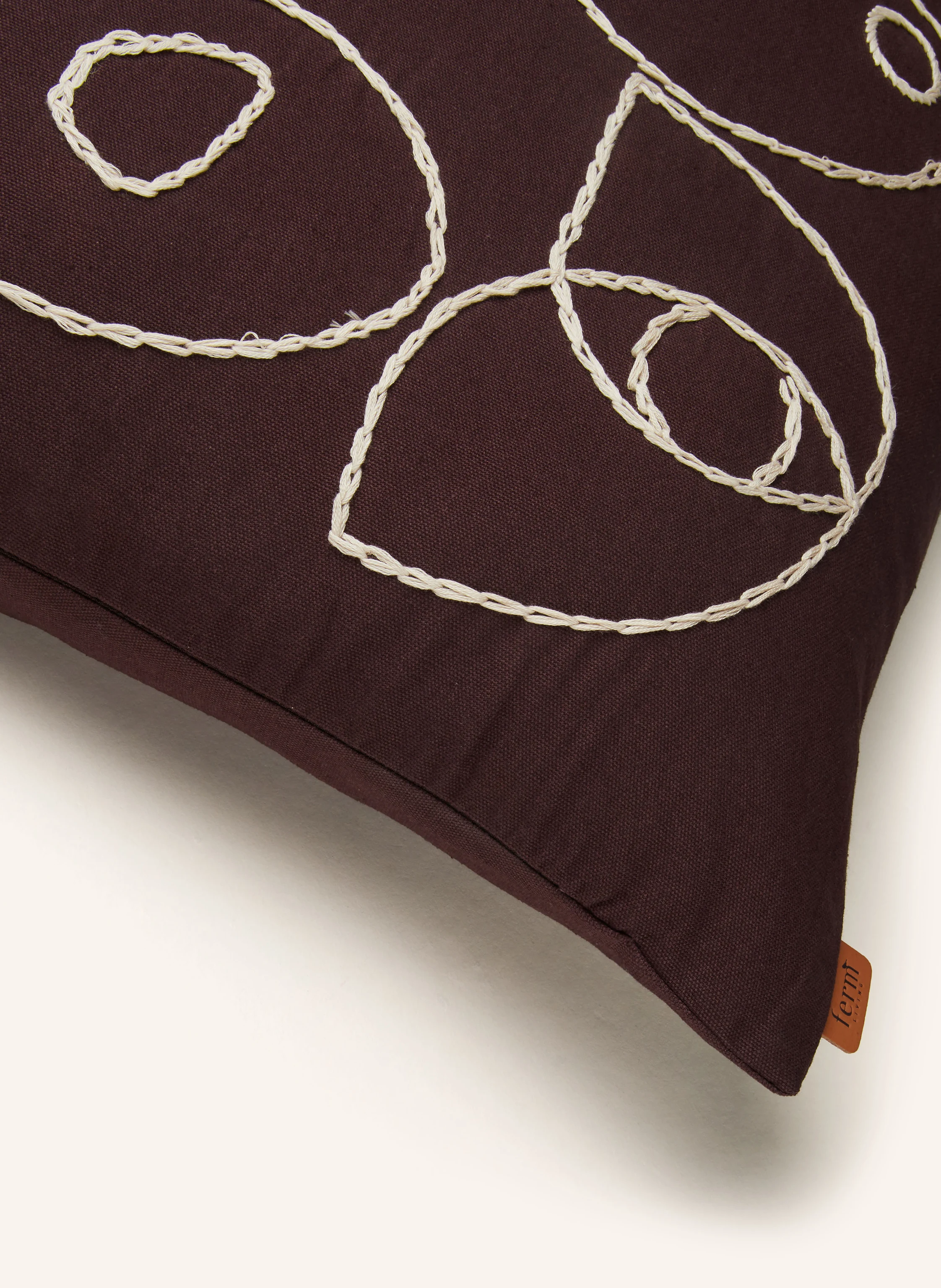 Ferm LIVING Dekokissen FIGURE mit Daunenfüllung