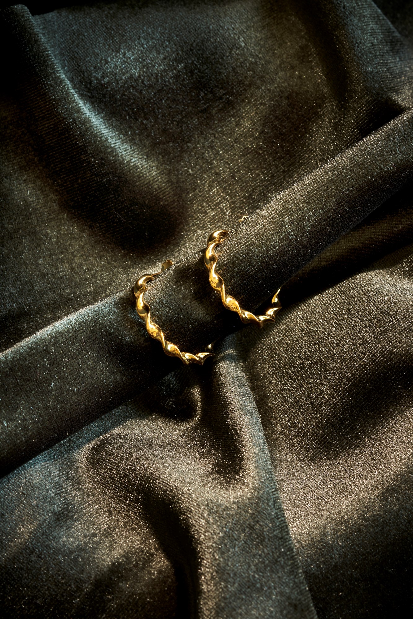 Rihanna Hoops | 925 sterling sølv/18k forgyldt. 23 x 2 mm. 2 stk. | Gold | & Copenhagen