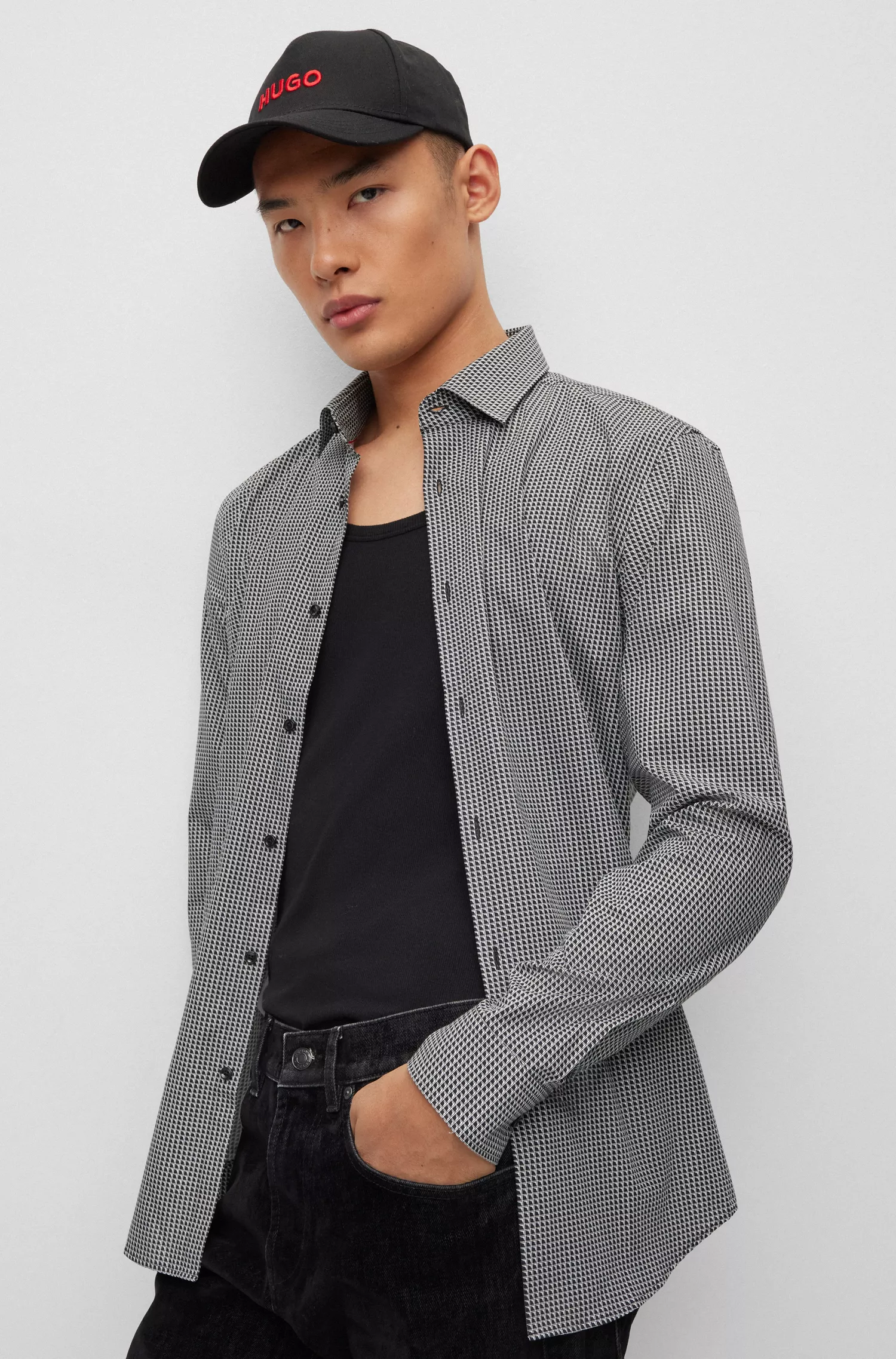 Camisa HUGO vermelha, corte slim, em lona de algodão estampada.