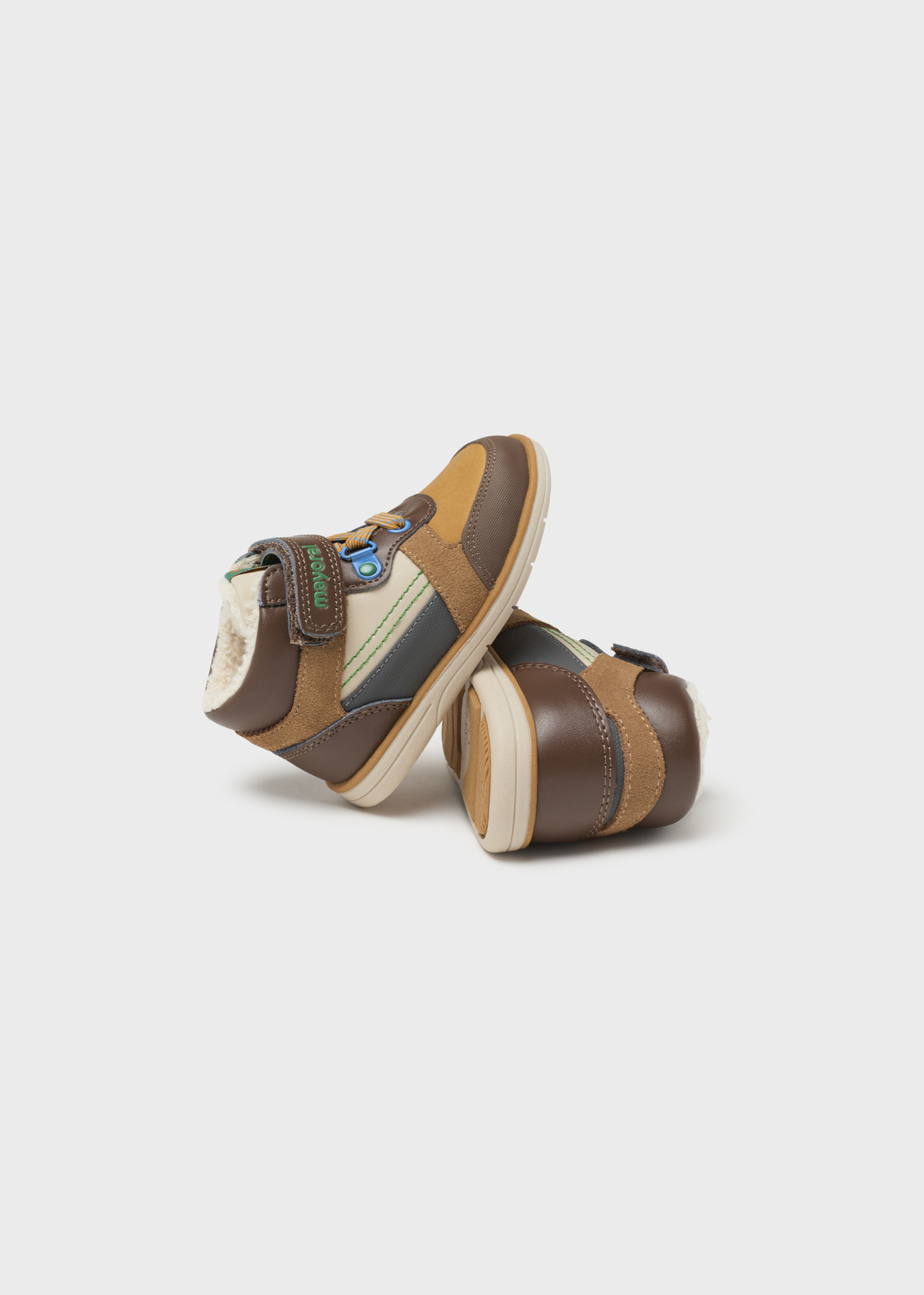 botinhas de couro multicoloridas para bebês