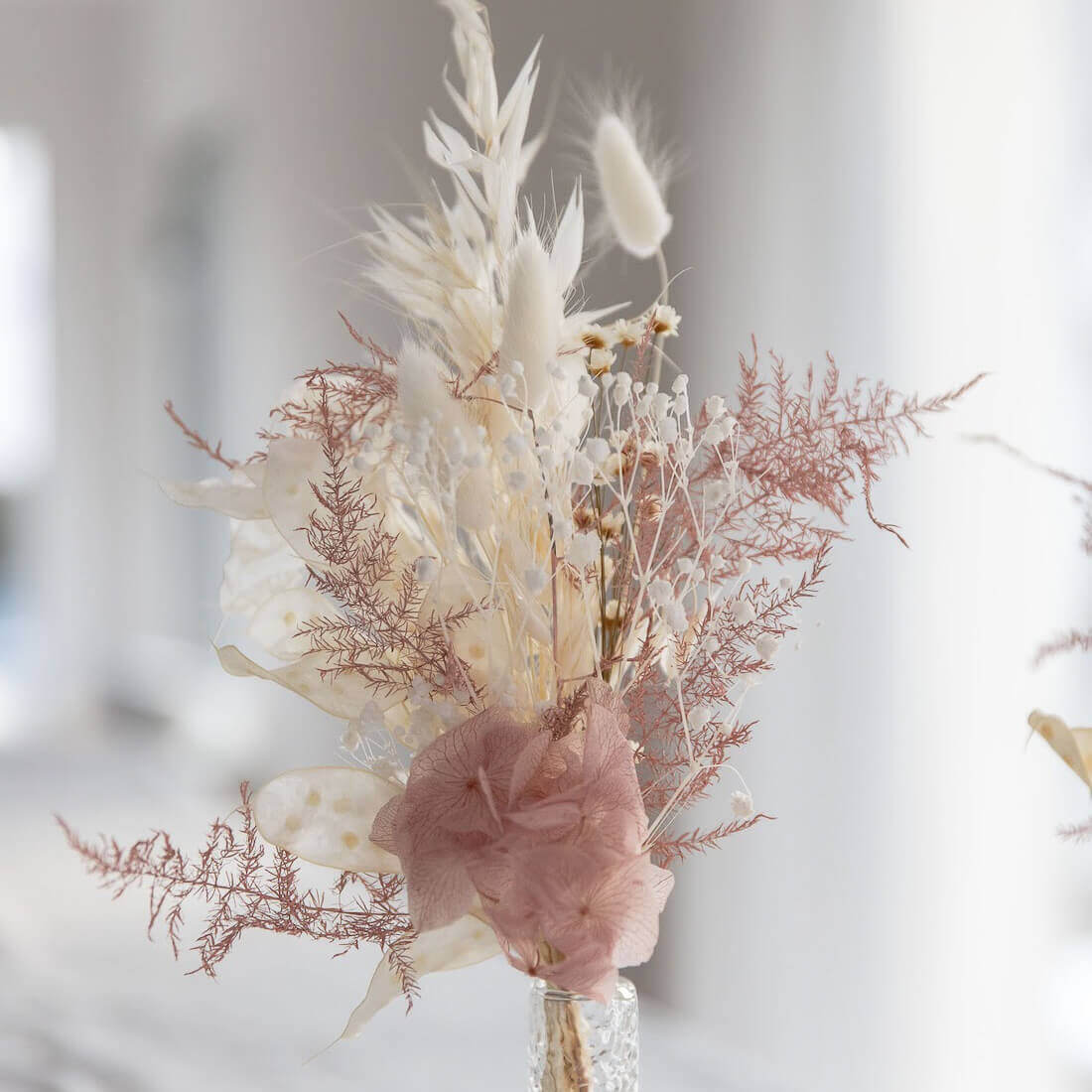 Mini droogbloemenboeket - tafeldecoratie roze en wit