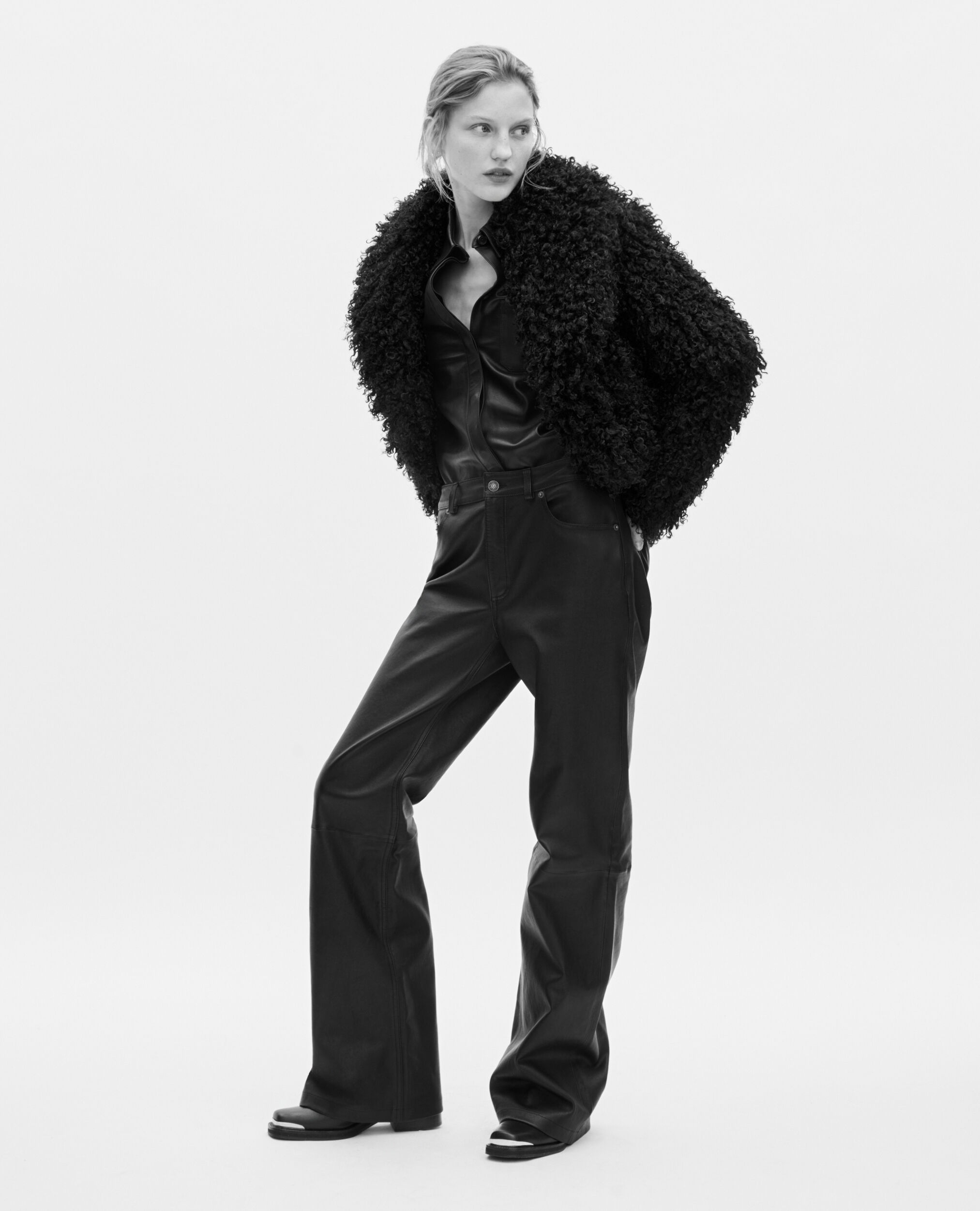 Manteau court effet fourrure noir