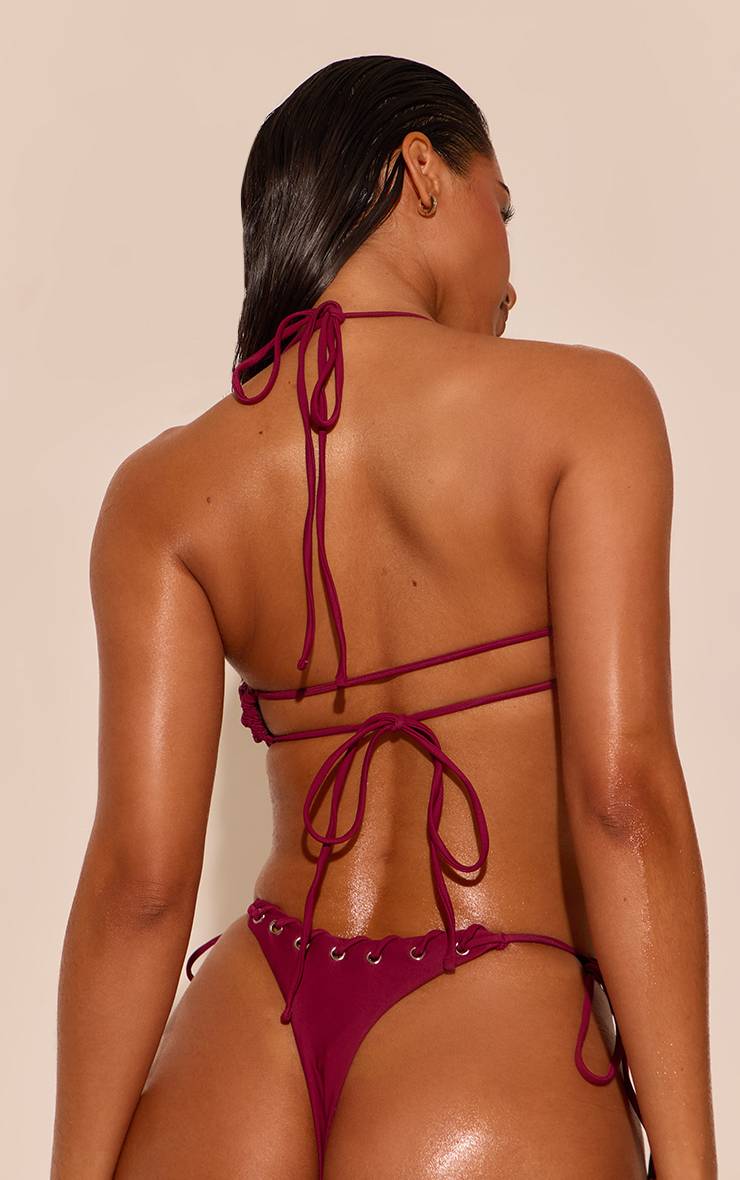 Prune Bas De Bikini À Œillets Avec Liens Sur Les Côtés