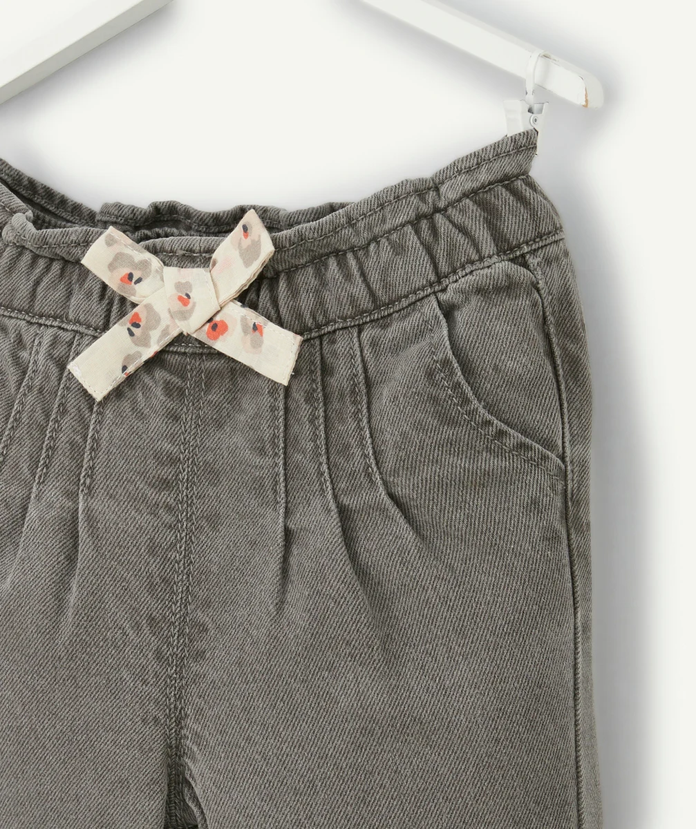PANTALON RELAX BÉBÉ FILLE EN DENIM LOW IMPACT GRIS