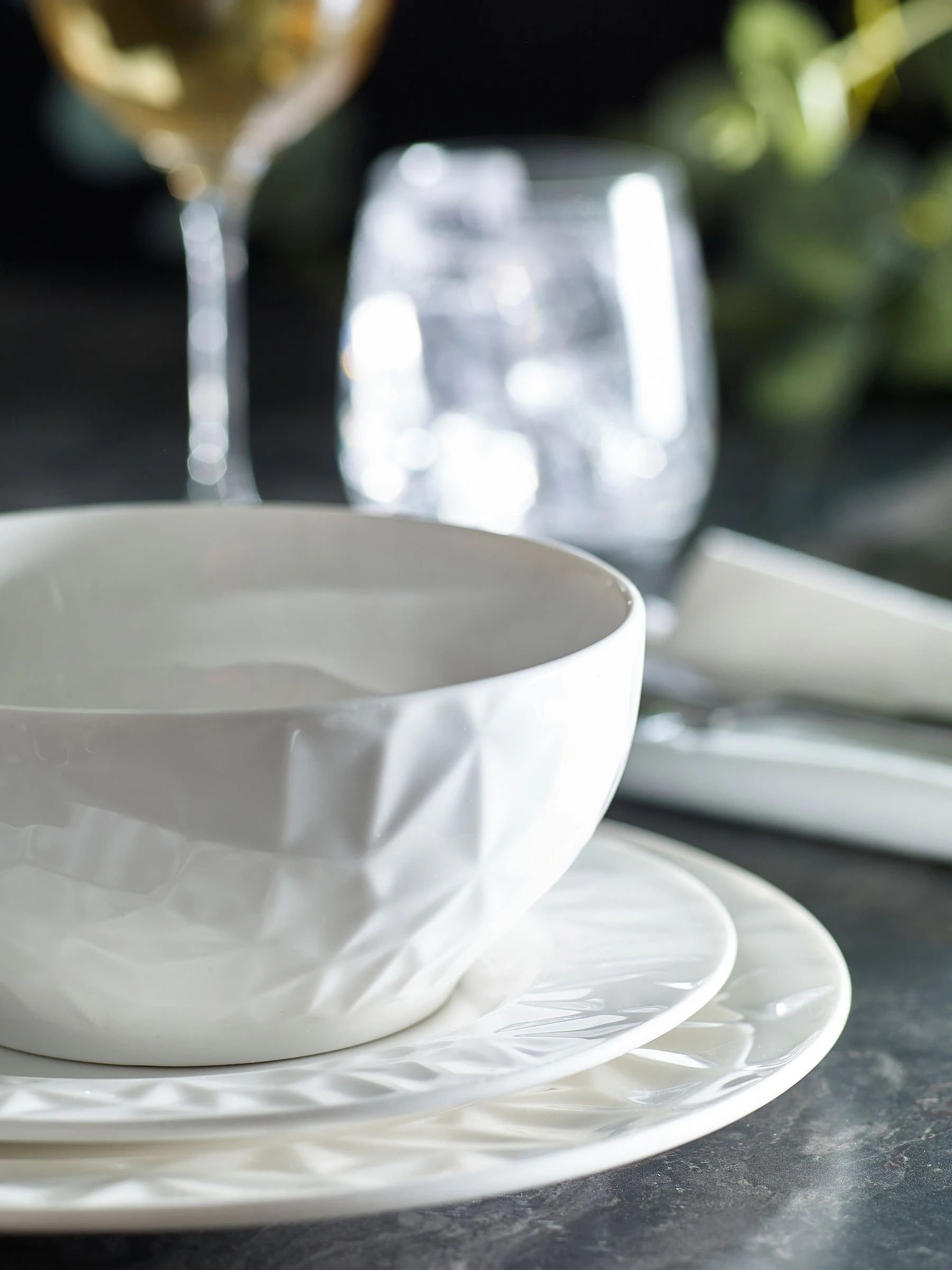 12-delige dinerset met modieus reliëf