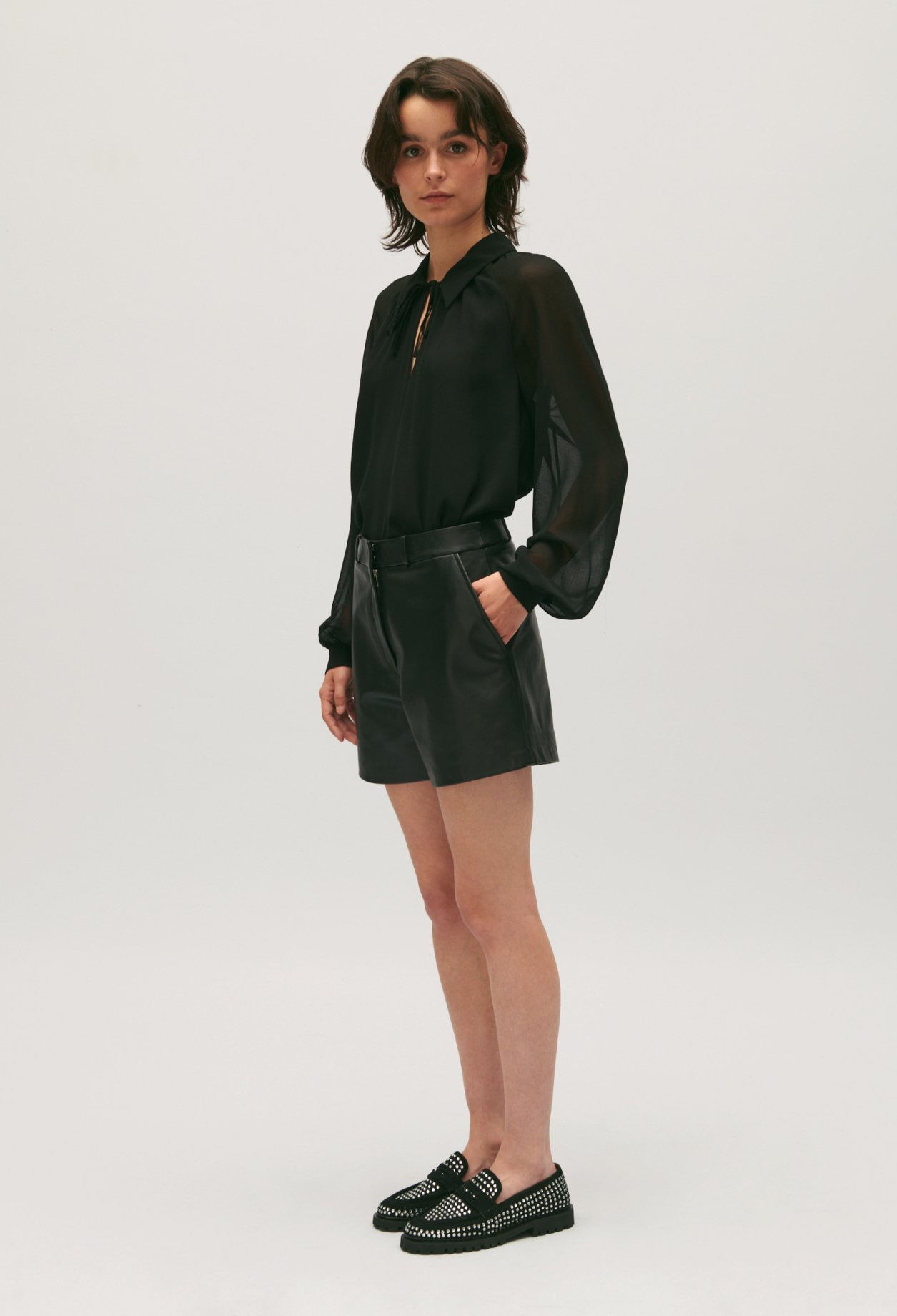Short cuir noir