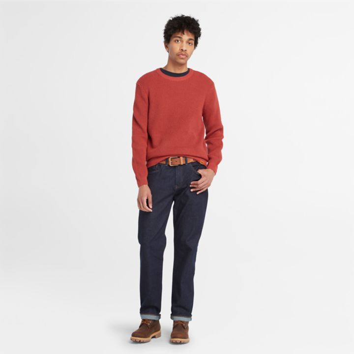 Suéter masculino de gola redonda com pregas na frente, na cor vermelha.