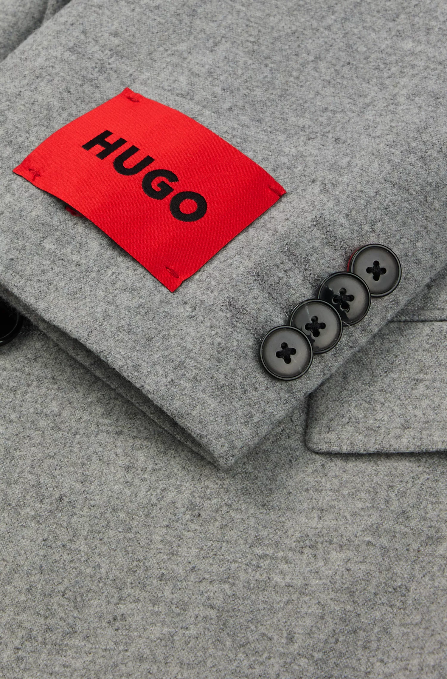Terno HUGO vermelho de três peças, corte slim, em tecido elástico de alta performance.