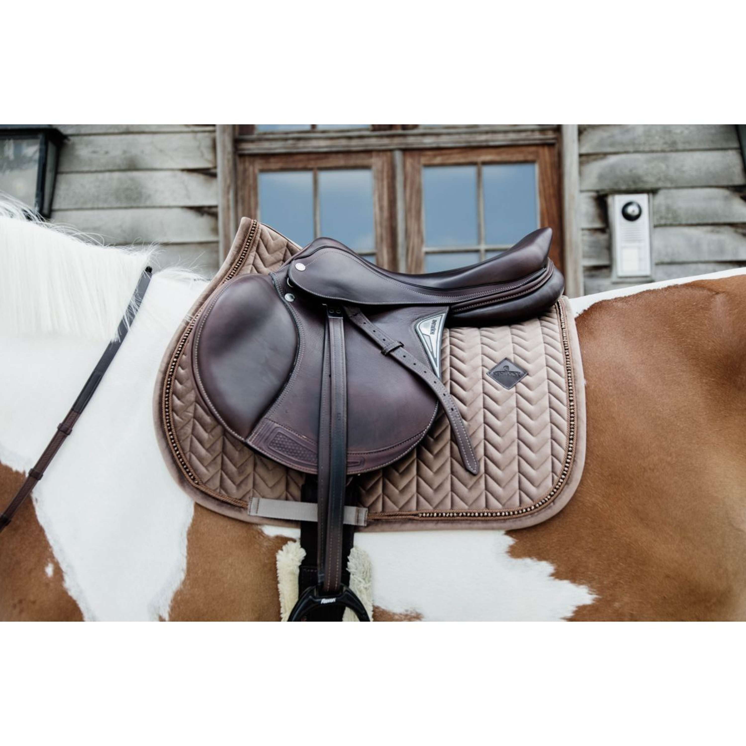 Kentucky Zadeldekje Velvet Pearls Springen Beige