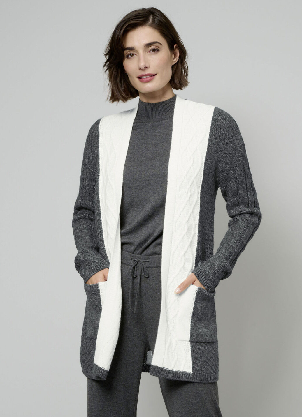 Strickjacke in Strukturmix