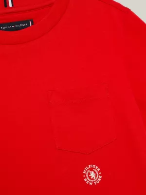 Camiseta com o logotipo do brasão da Varsity TH