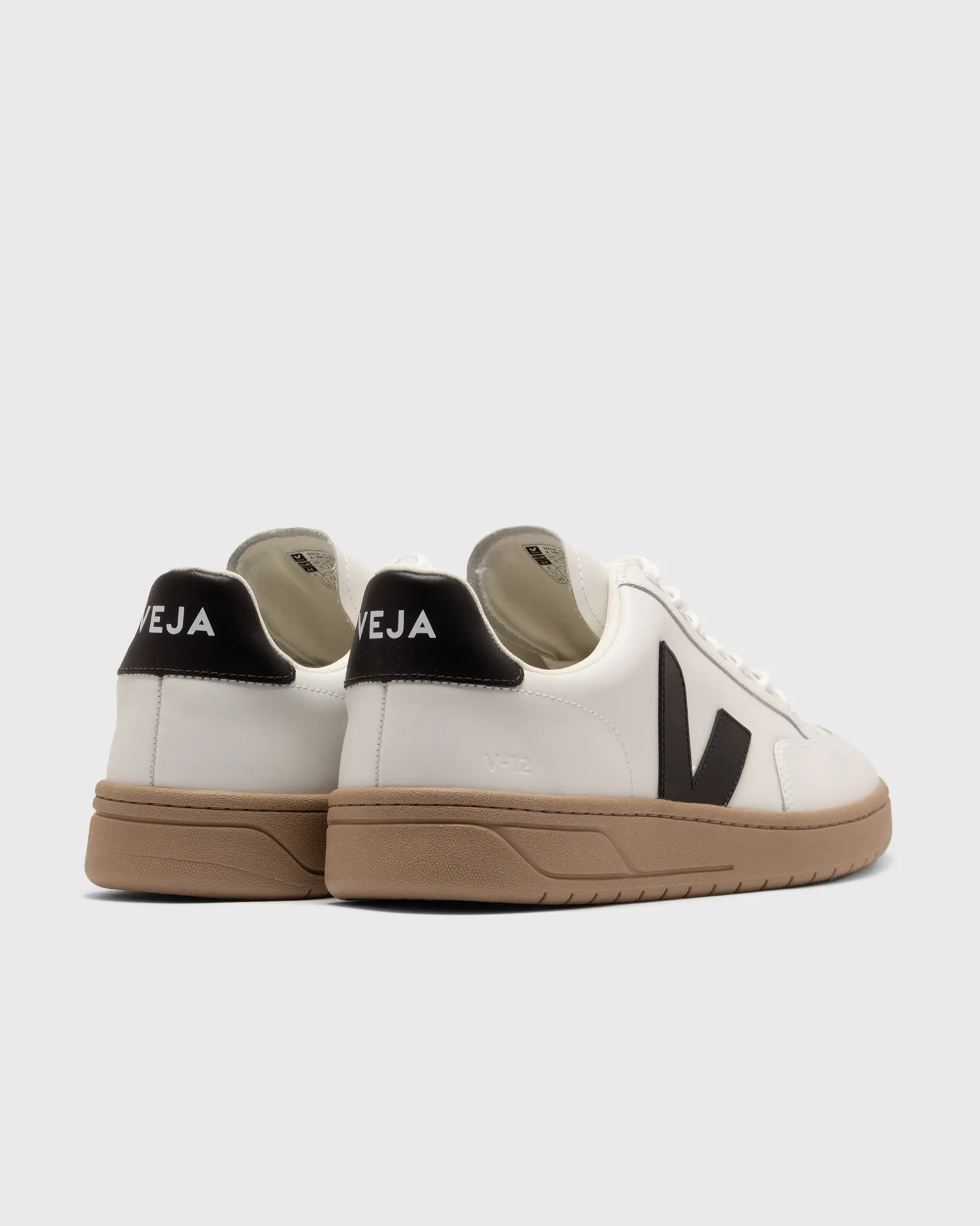 Veja V-12 LEATHER