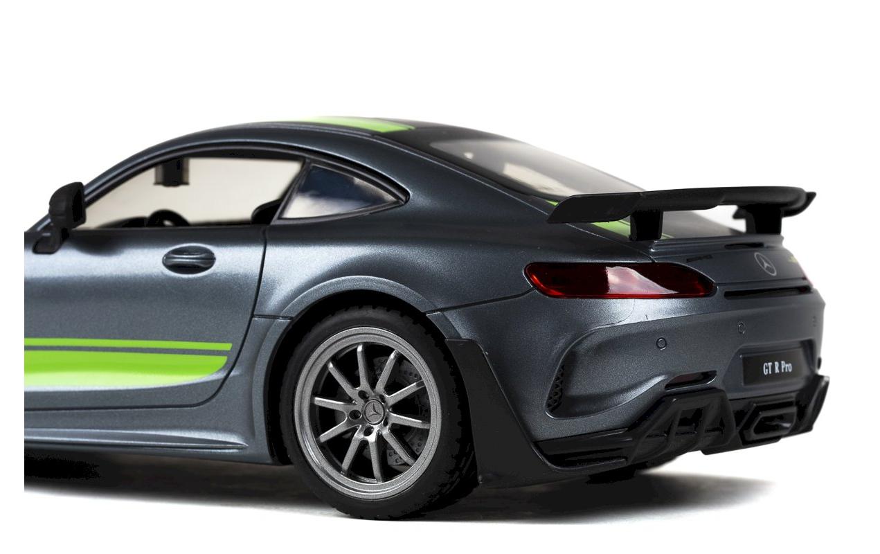 Auto Mercedes-AMG GT R Pro mit Licht, Grau, 1:16Ferngesteuerter Sportwagen mit Licht für Kinder ab 6 Jahren