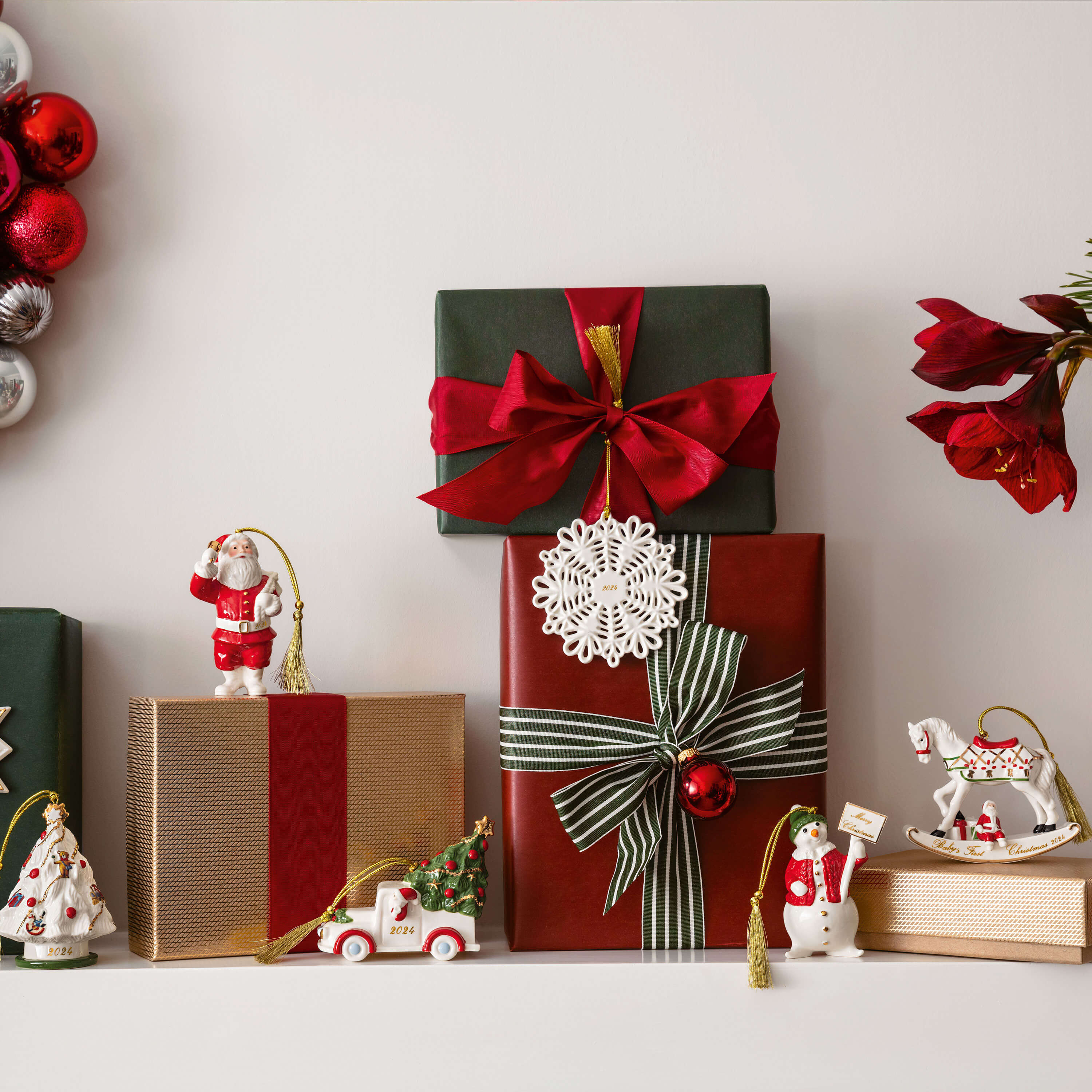Christmas Classics Christmas ornaments Multi-colored, 2.5'' x 1.9'' x 4.1''