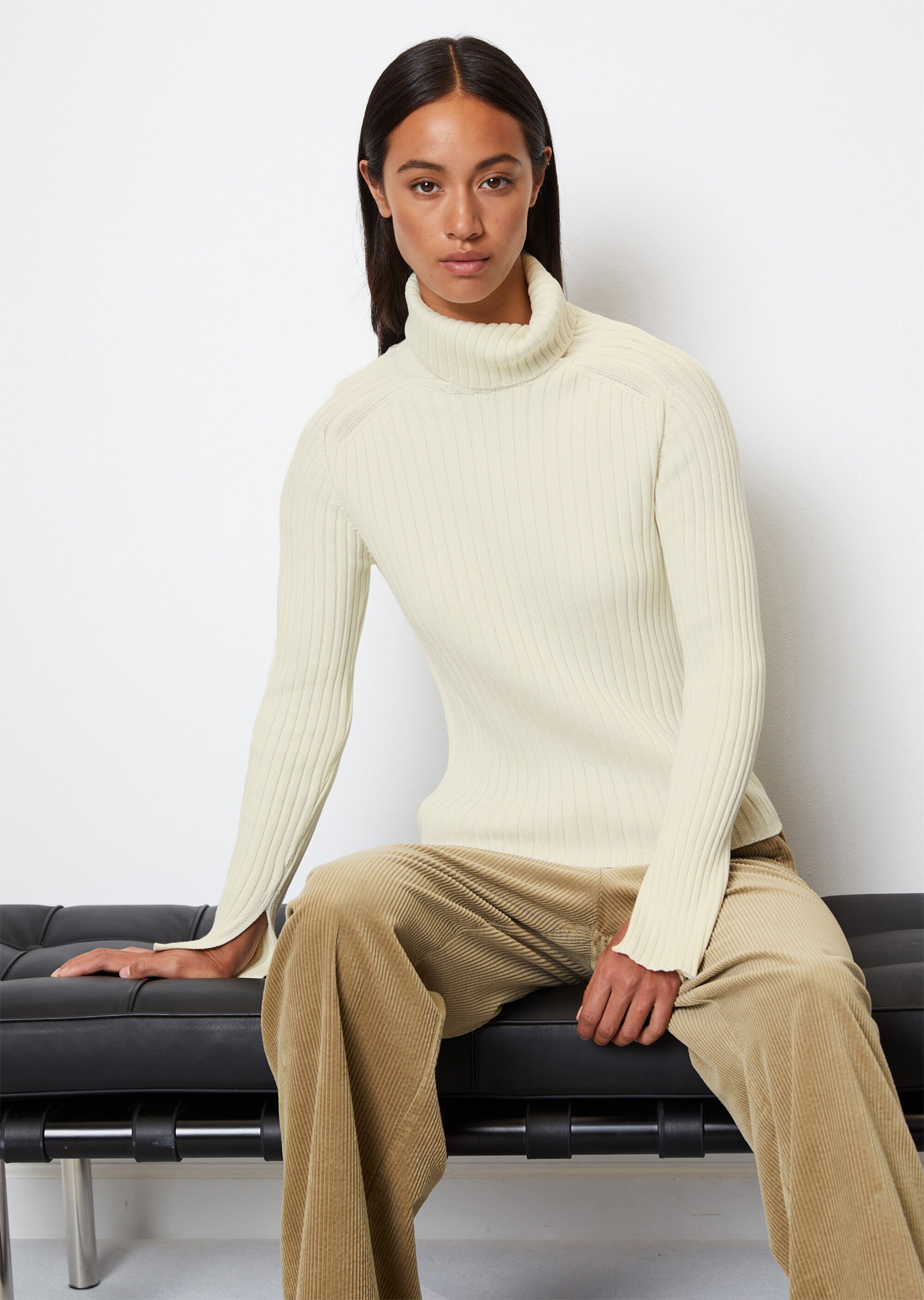 Gerippter Rollkragenpullover slim aus Organic Cotton