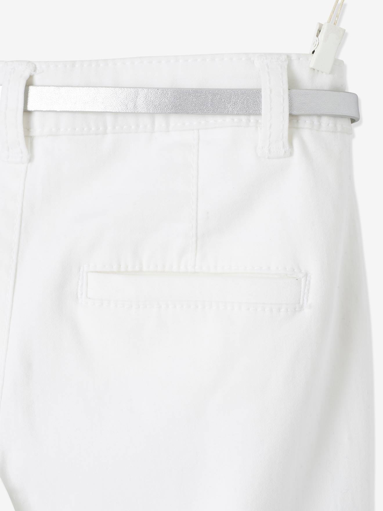 Calças chino femininas em cetim de algodão com cinto liso branco claro iridescente.