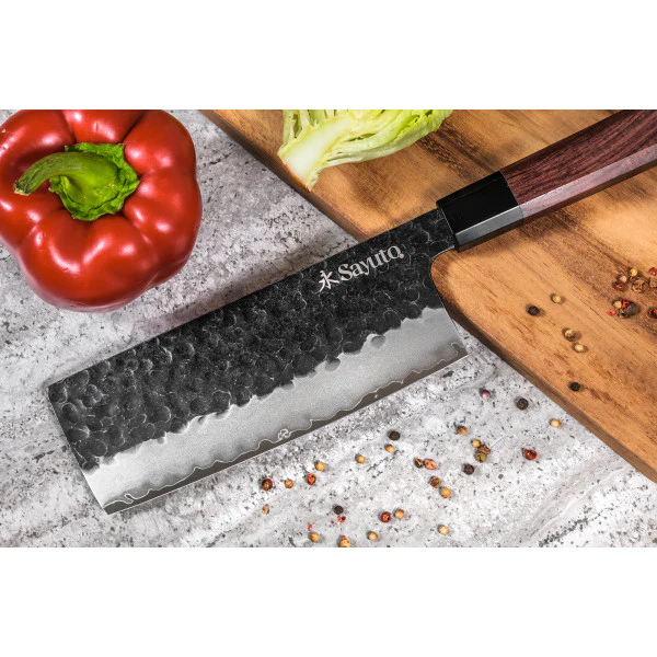 Couteau Sayuto Sequoia San Mai modèle nakiri 17cm brute de forge Sayut
