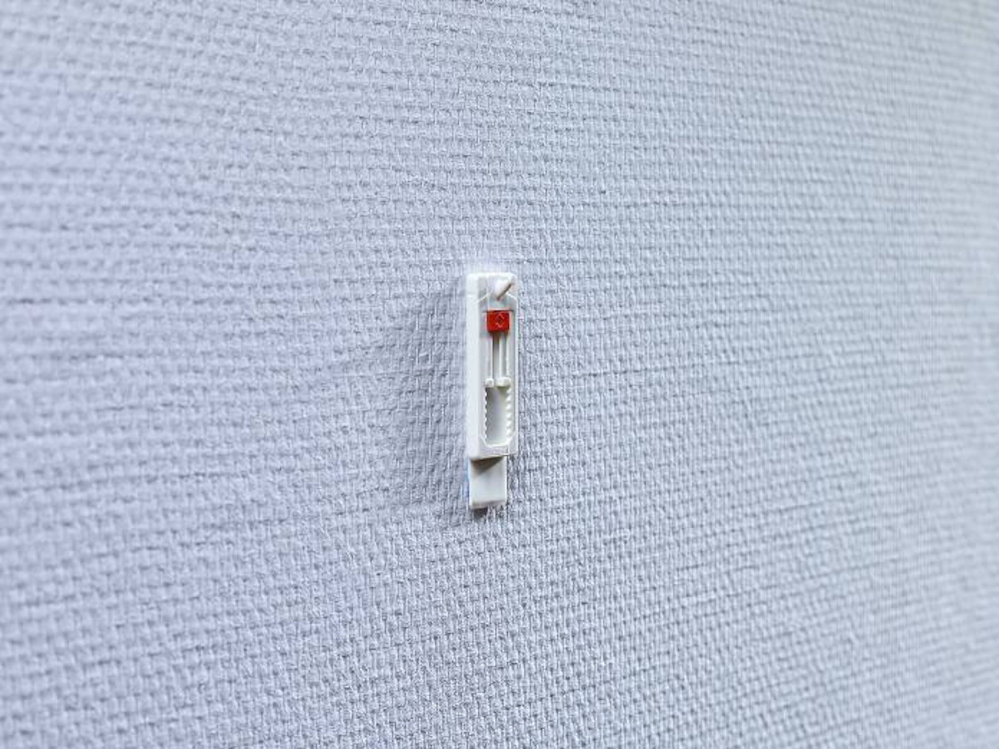 Tesa Justerbar limspiker for tapet og gips 1 kg 2-pk.