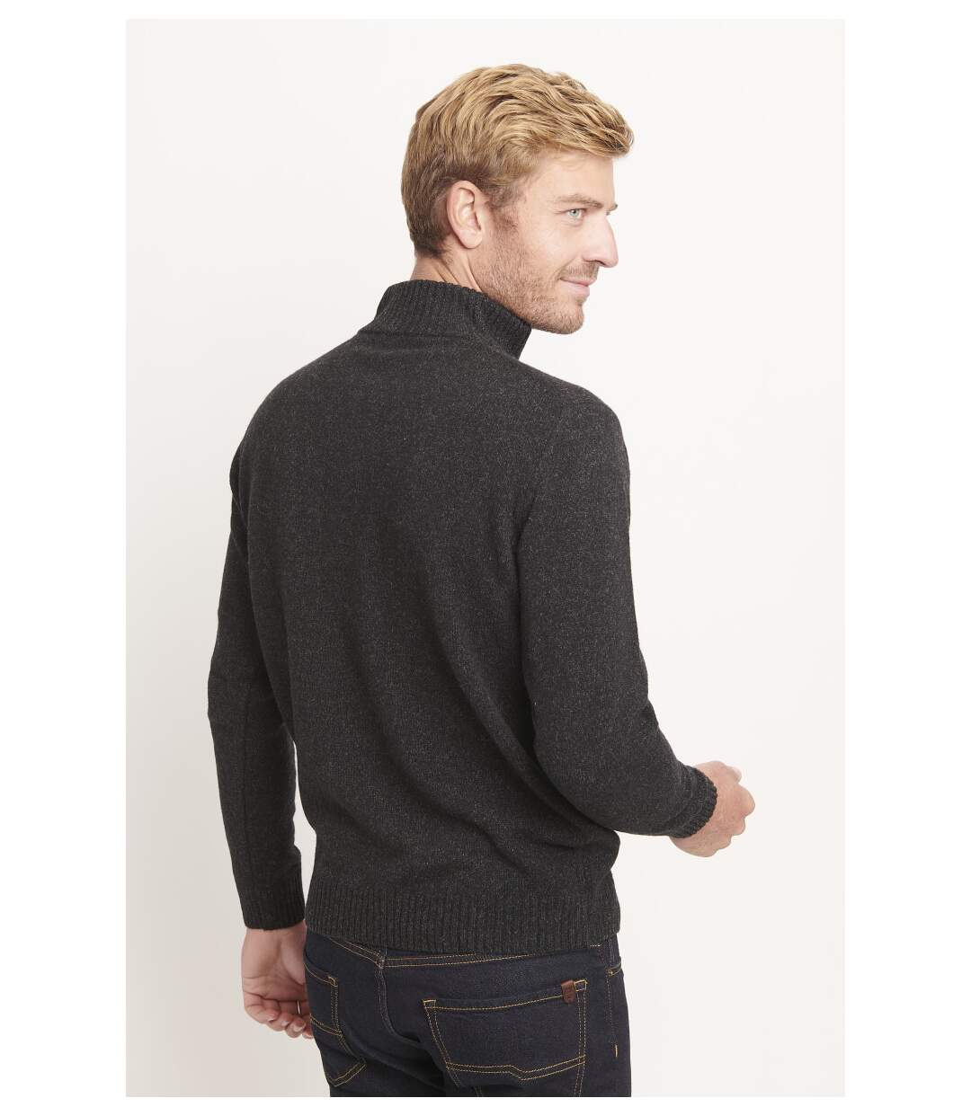 Pull col zippé bien chaud