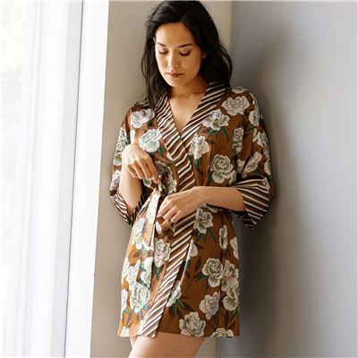 Kimono femme satin motif fleurs japonaises