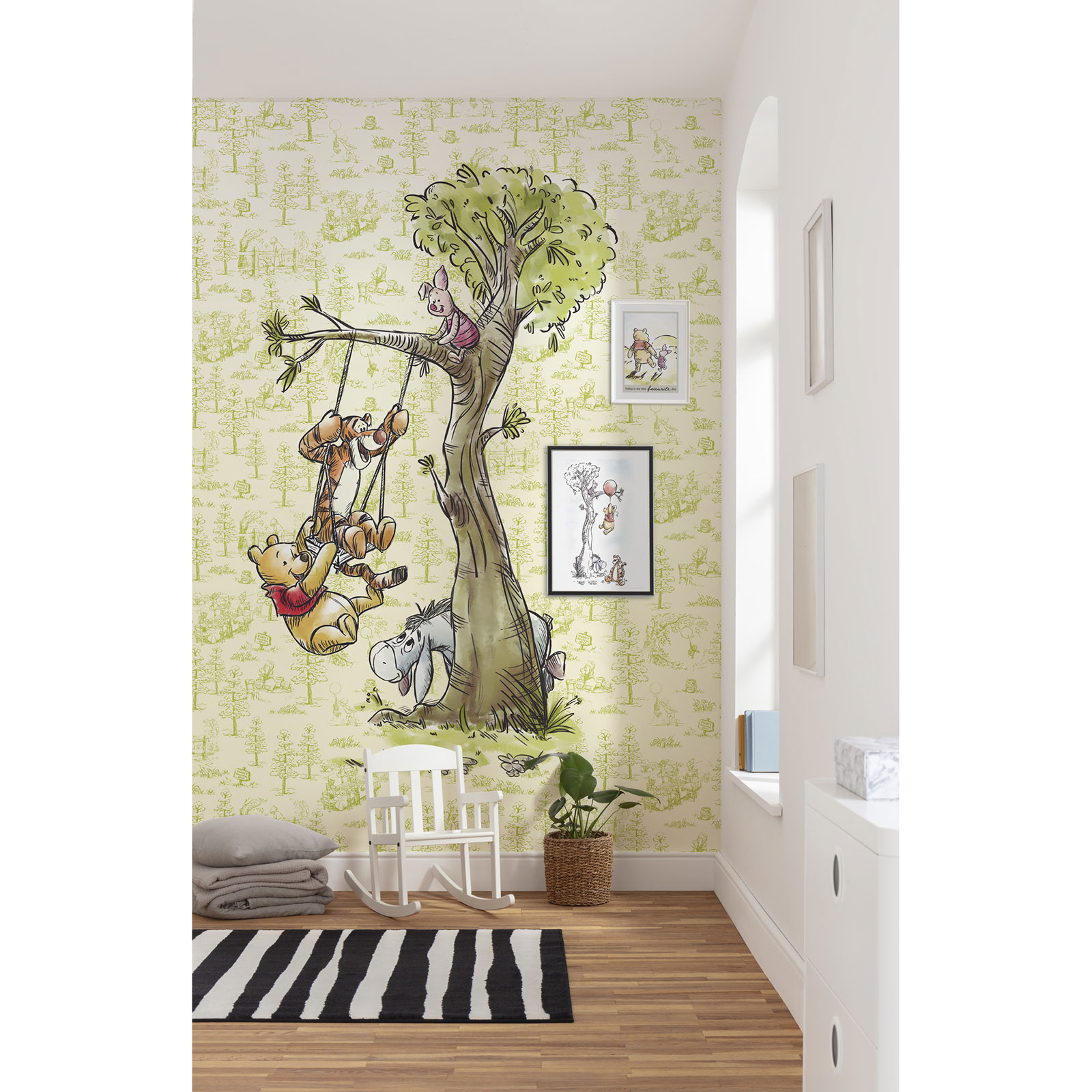 Vlies-Fototapete WINNIE THE POOH IN THE WOOD - 200x280 cm