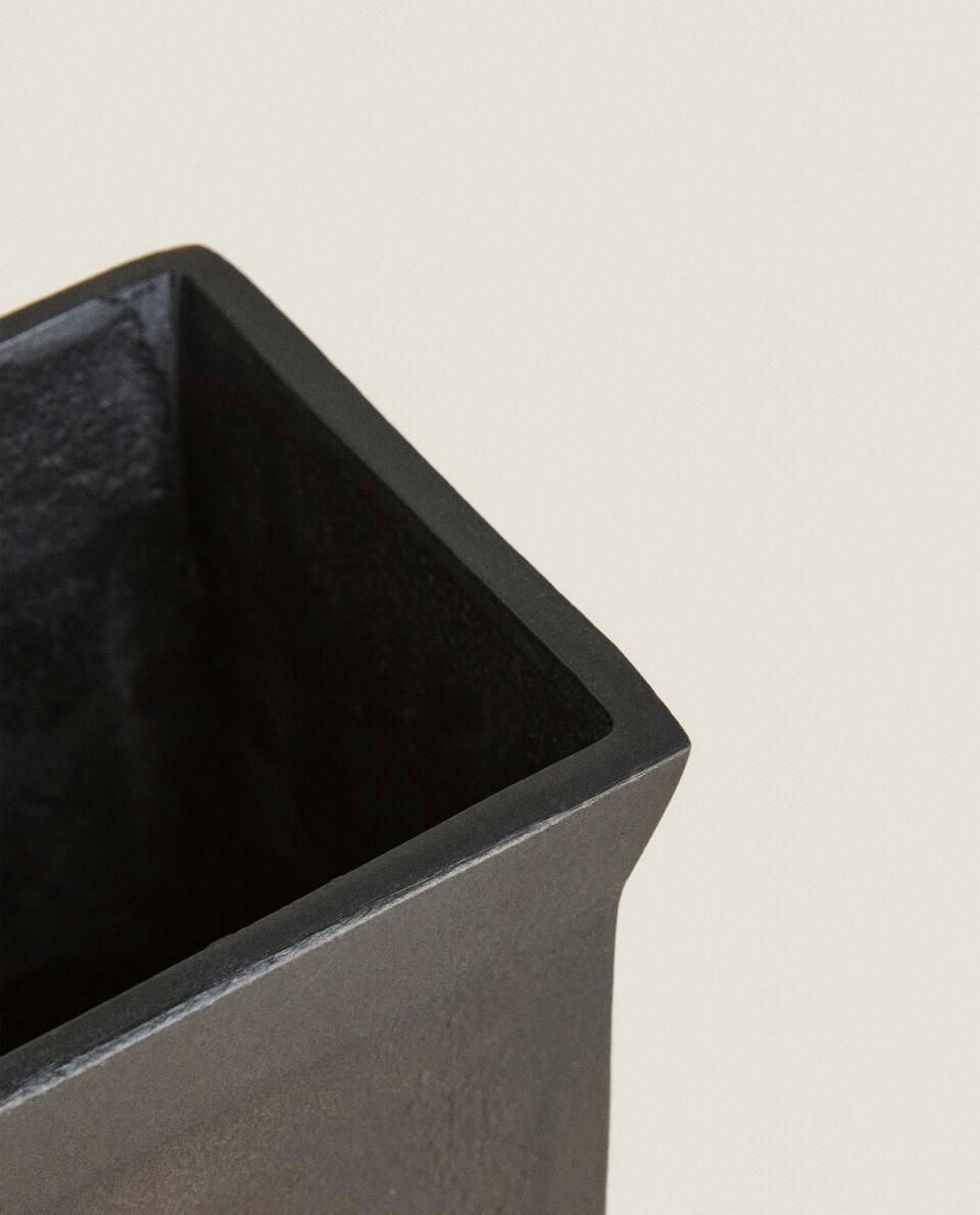 VASO DE METAL ESCURO