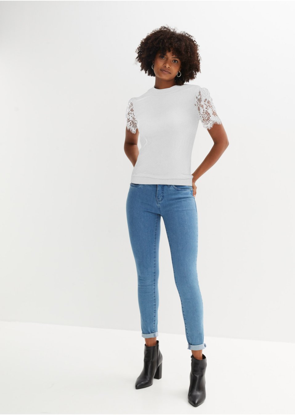 T-shirt en maille avec manches en dentelle