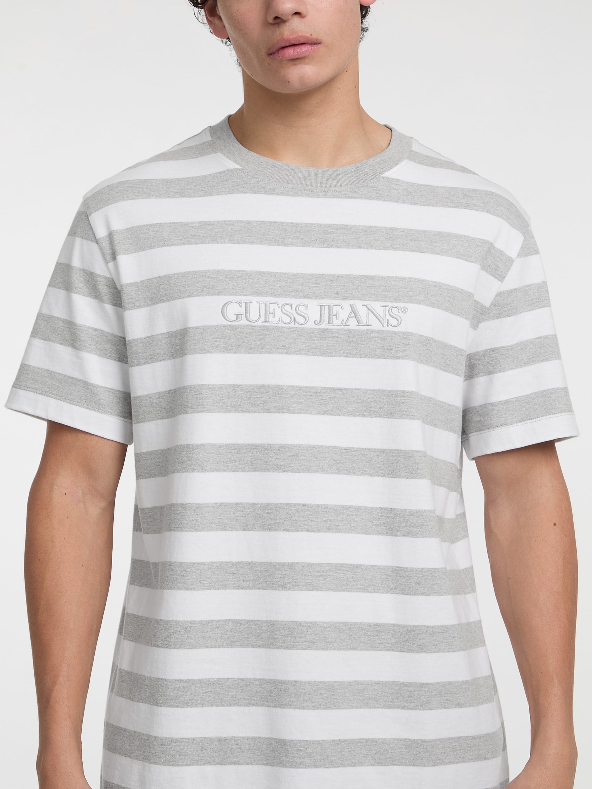 Camiseta com logo listrado