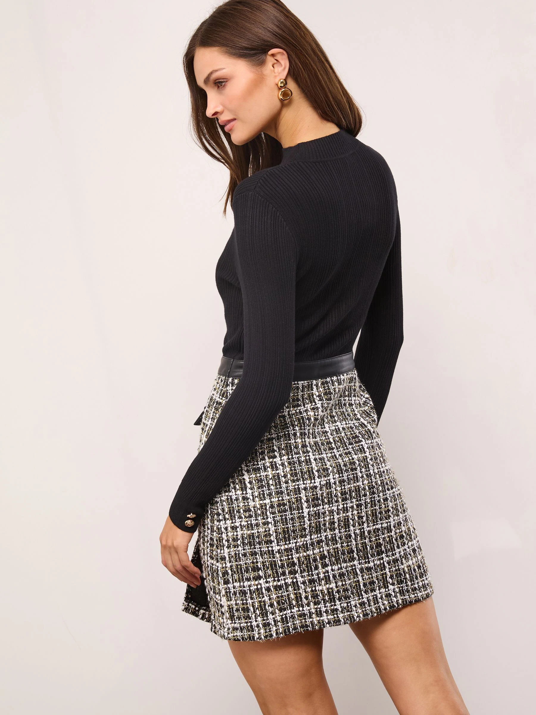 Zwarte bouclé ruit - Lipsy - Gebreide mini-jurk met ronde hals en lange mouwen 2-in-1