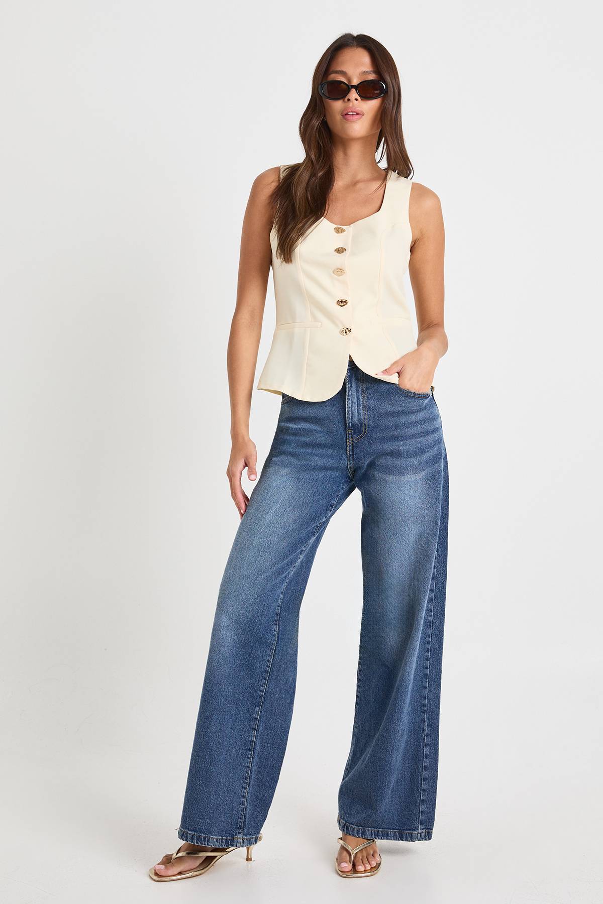 boohoo Square Neck Gold Button Waistcoat → Gilet à boutons dorés et col carré