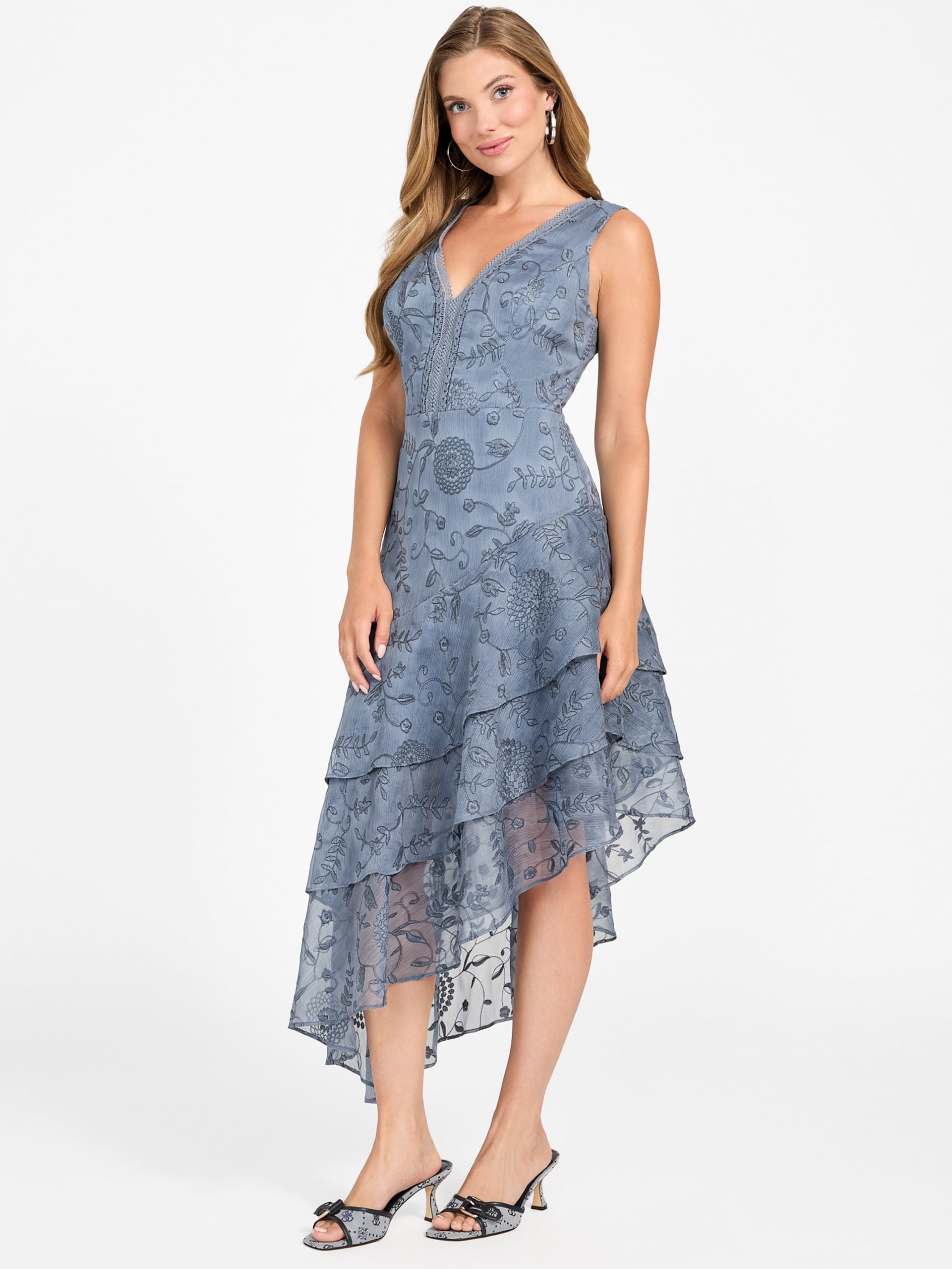 Vestido Loren com camadas e detalhes em relevo