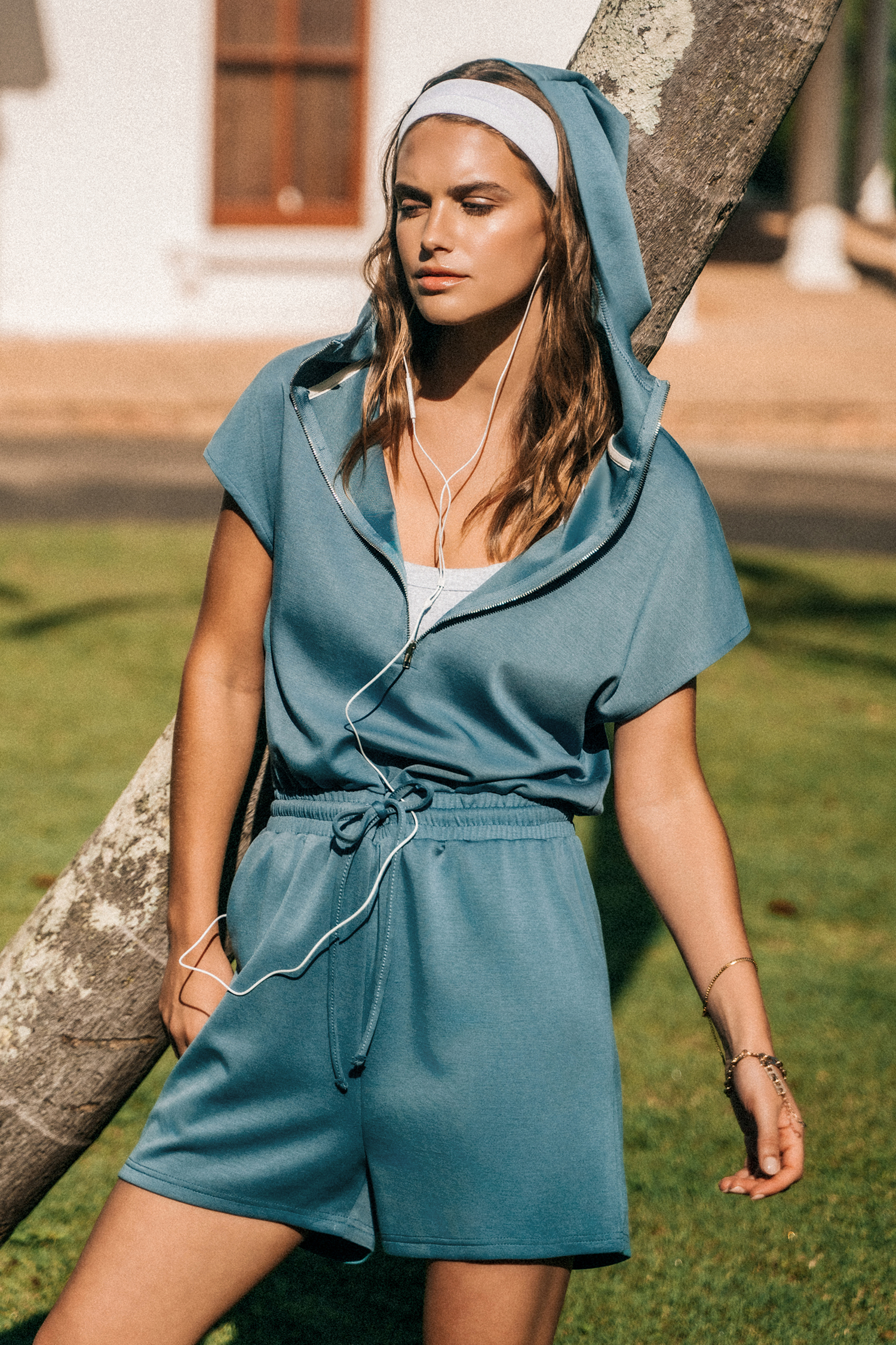 Combishort à jambes droites avec col chemise et zip sur le devant